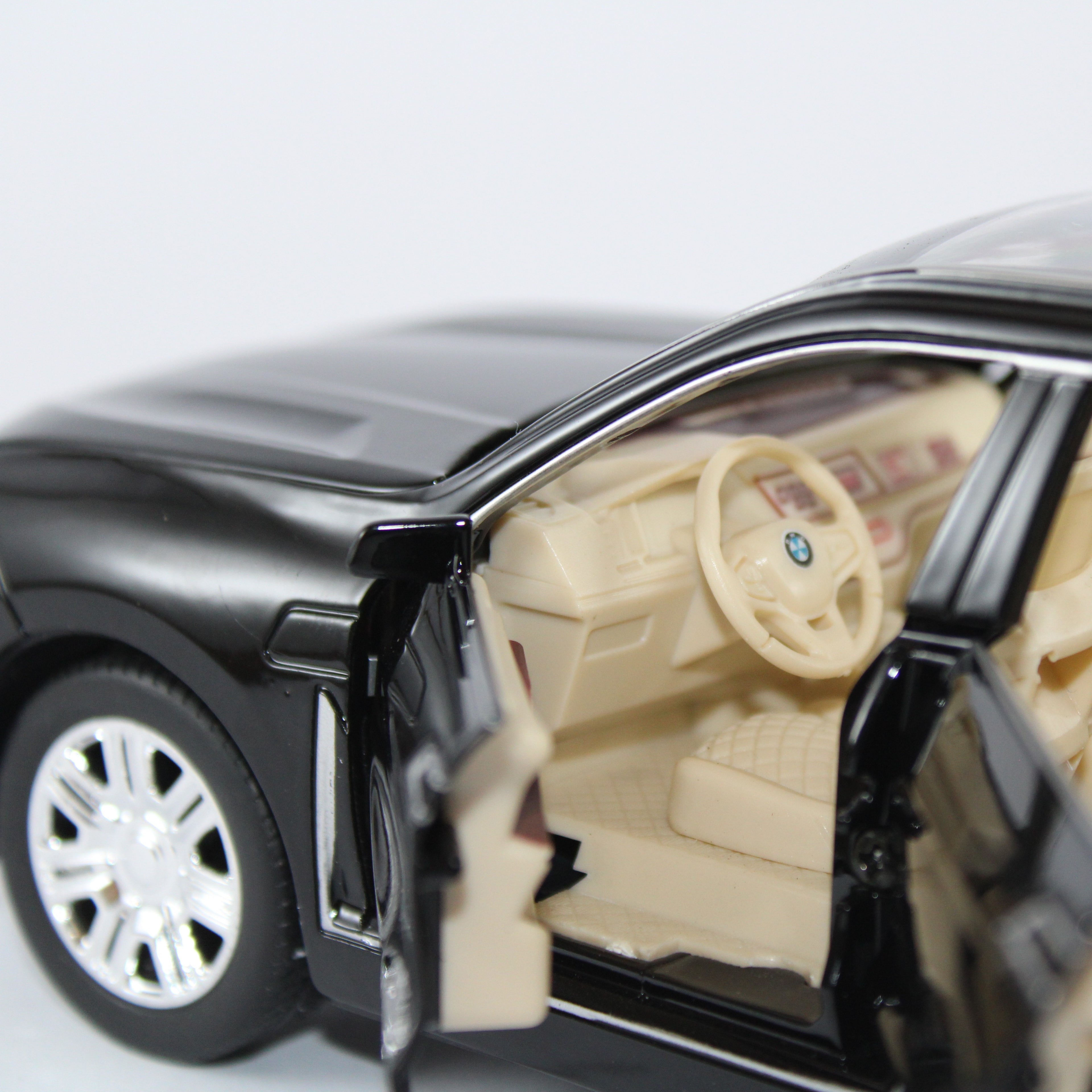 سيارة BMW X7 المعدنية بمقياس 1:24