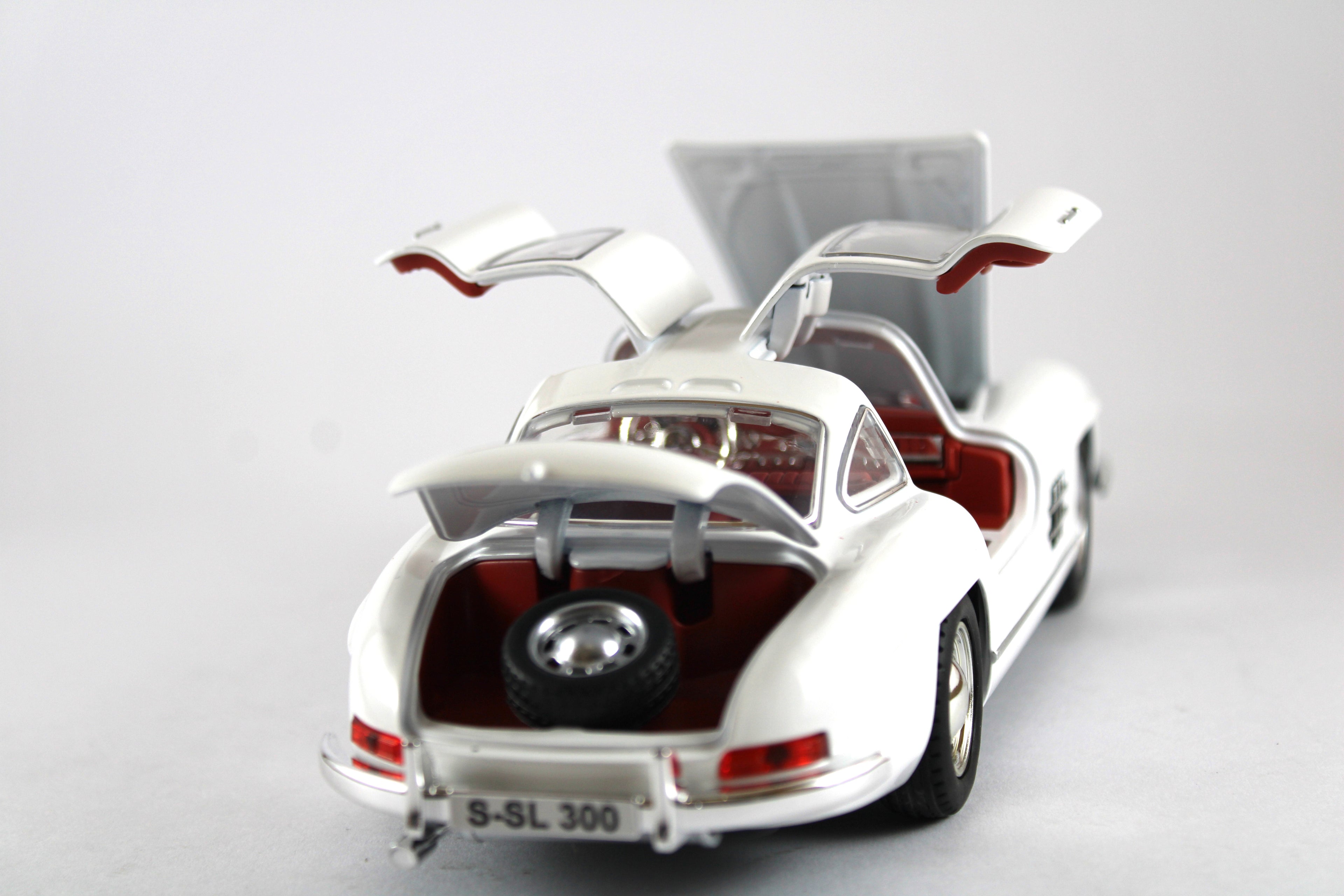 Mercedes-Benz 300SL 1:24 Die-Cast Model