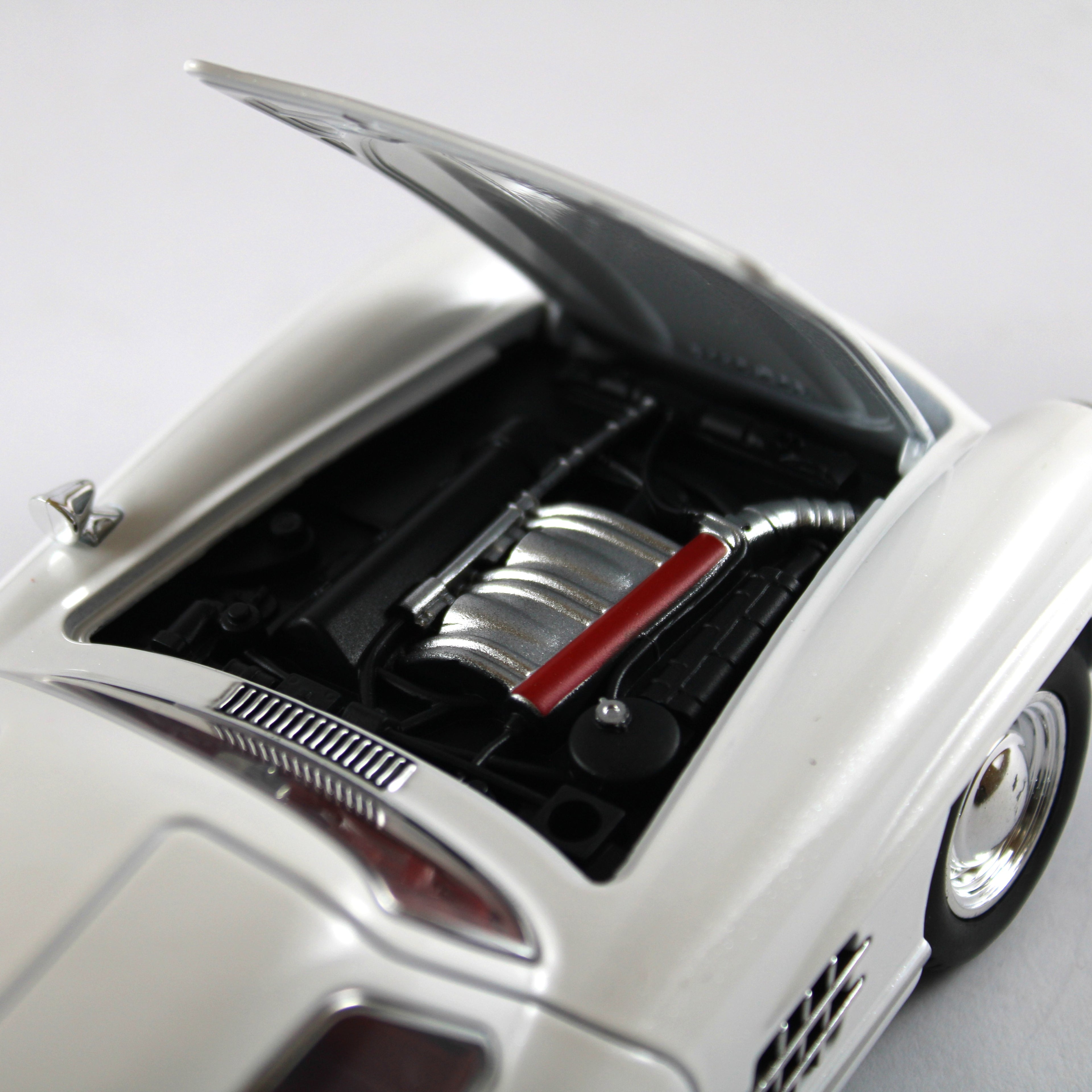 Mercedes-Benz 300SL 1:24 Die-Cast Model
