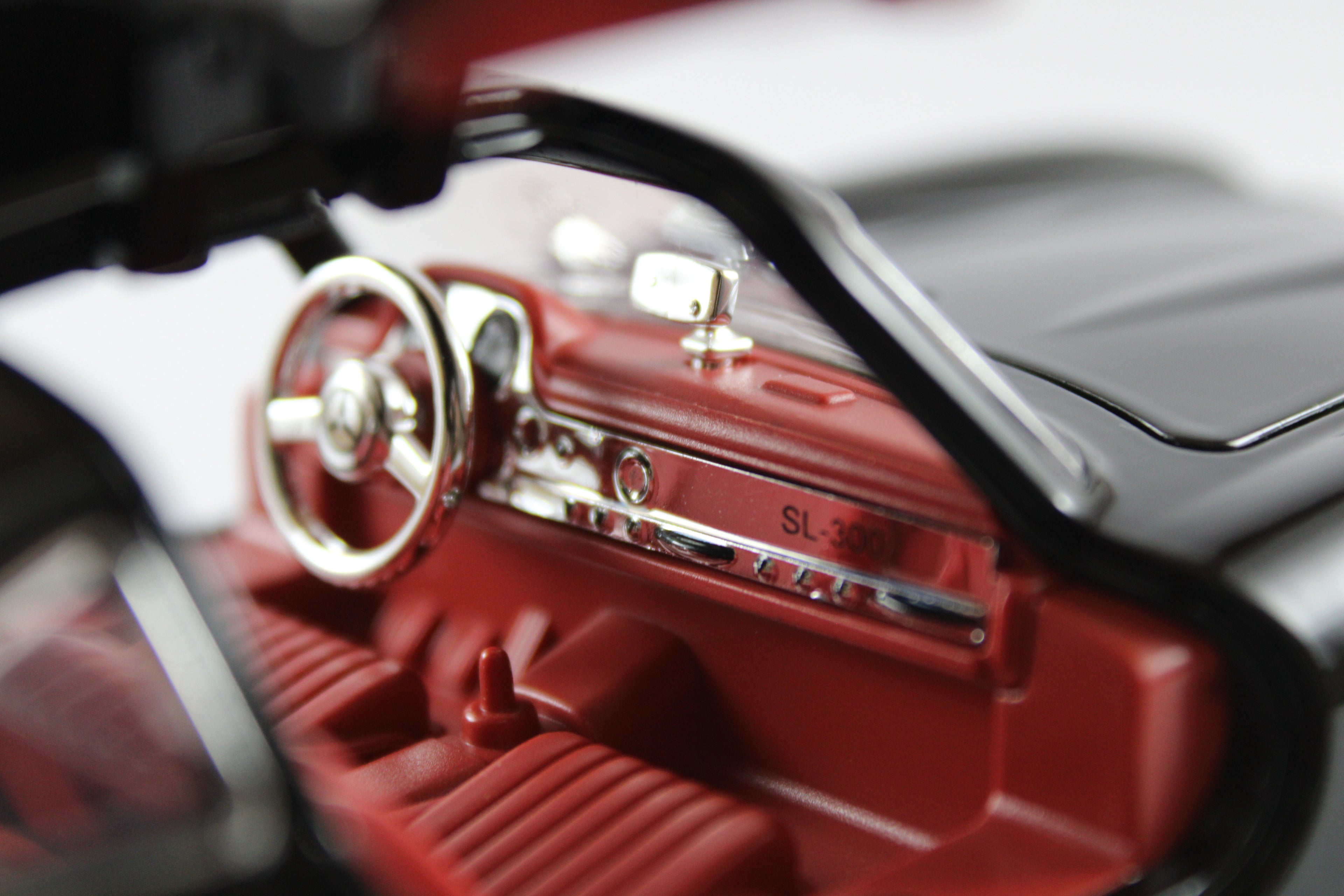 Mercedes-Benz 300SL 1:24 Die-Cast Model