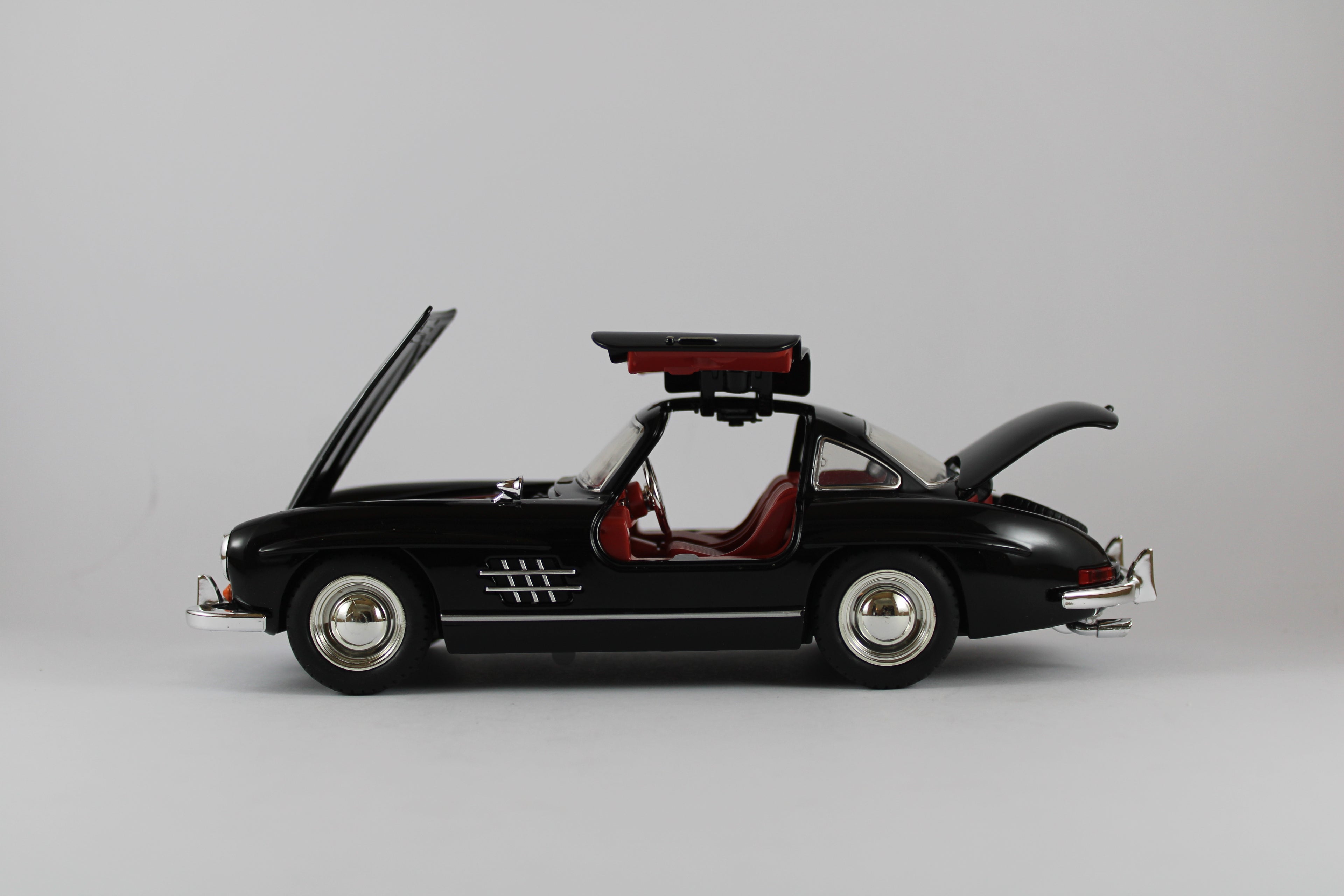 Mercedes-Benz 300SL 1:24 Die-Cast Model