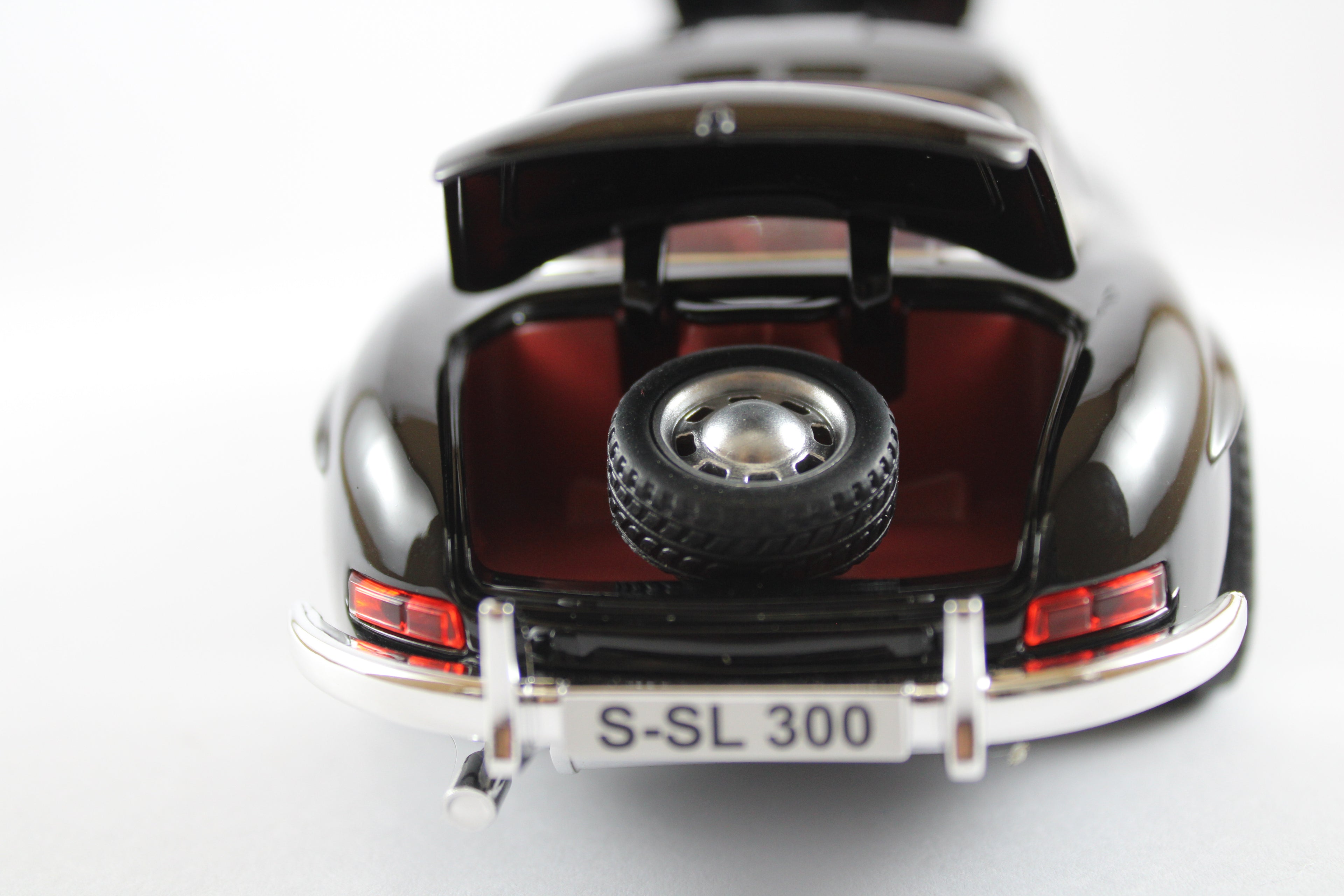 Mercedes-Benz 300SL 1:24 Die-Cast Model