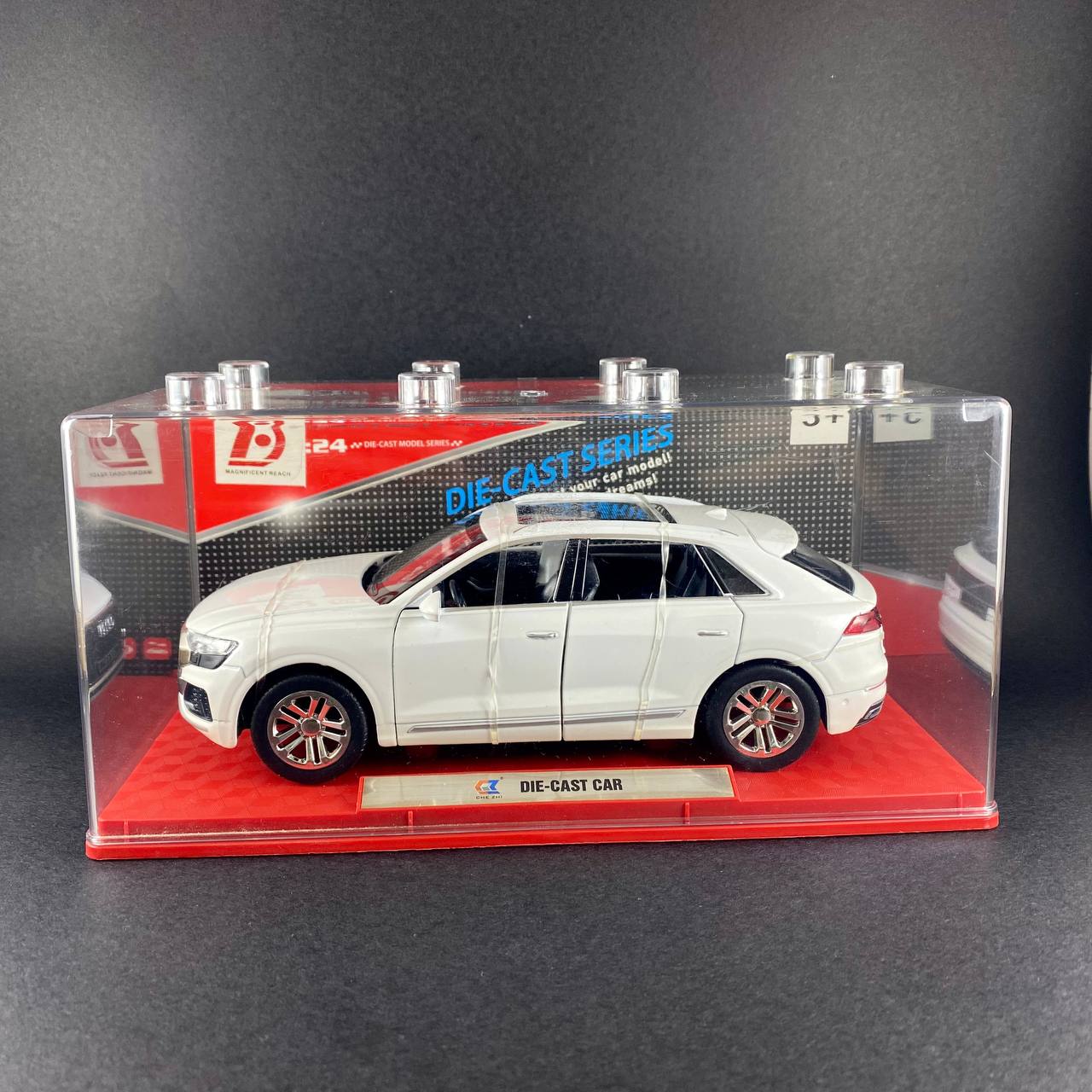 Audi Q8 1:24 Scale Die-Cast Model Car