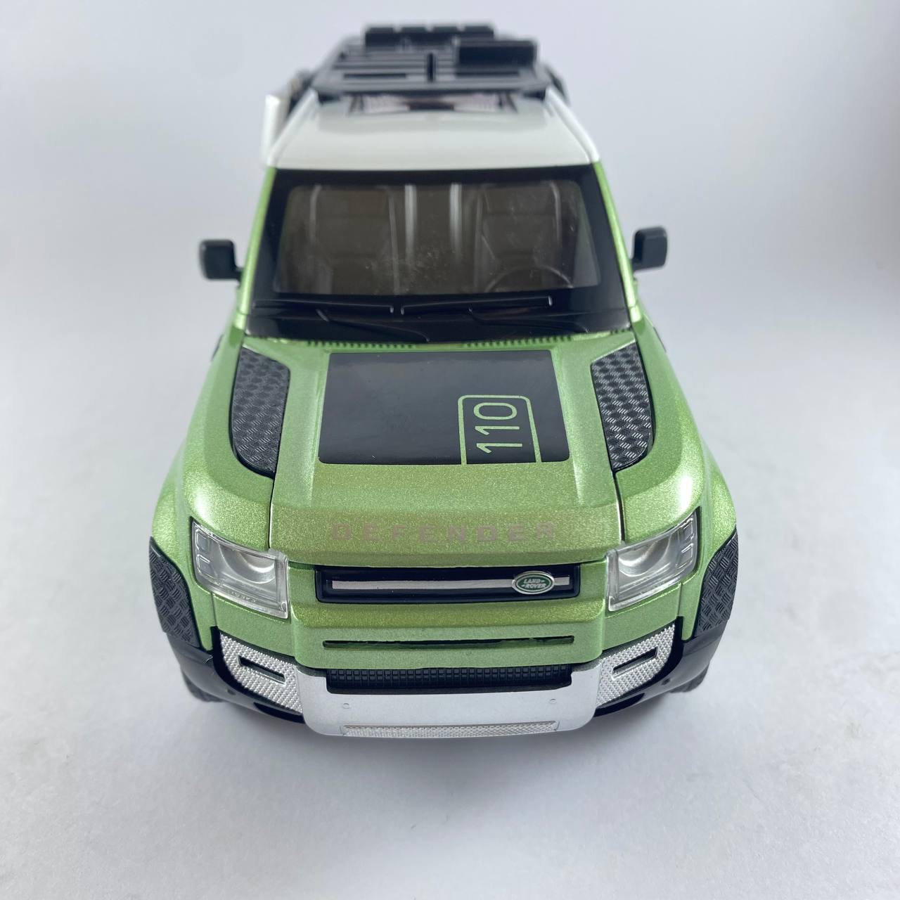 Land Rover Defender Die-cast Model Car – 1:24 Scale