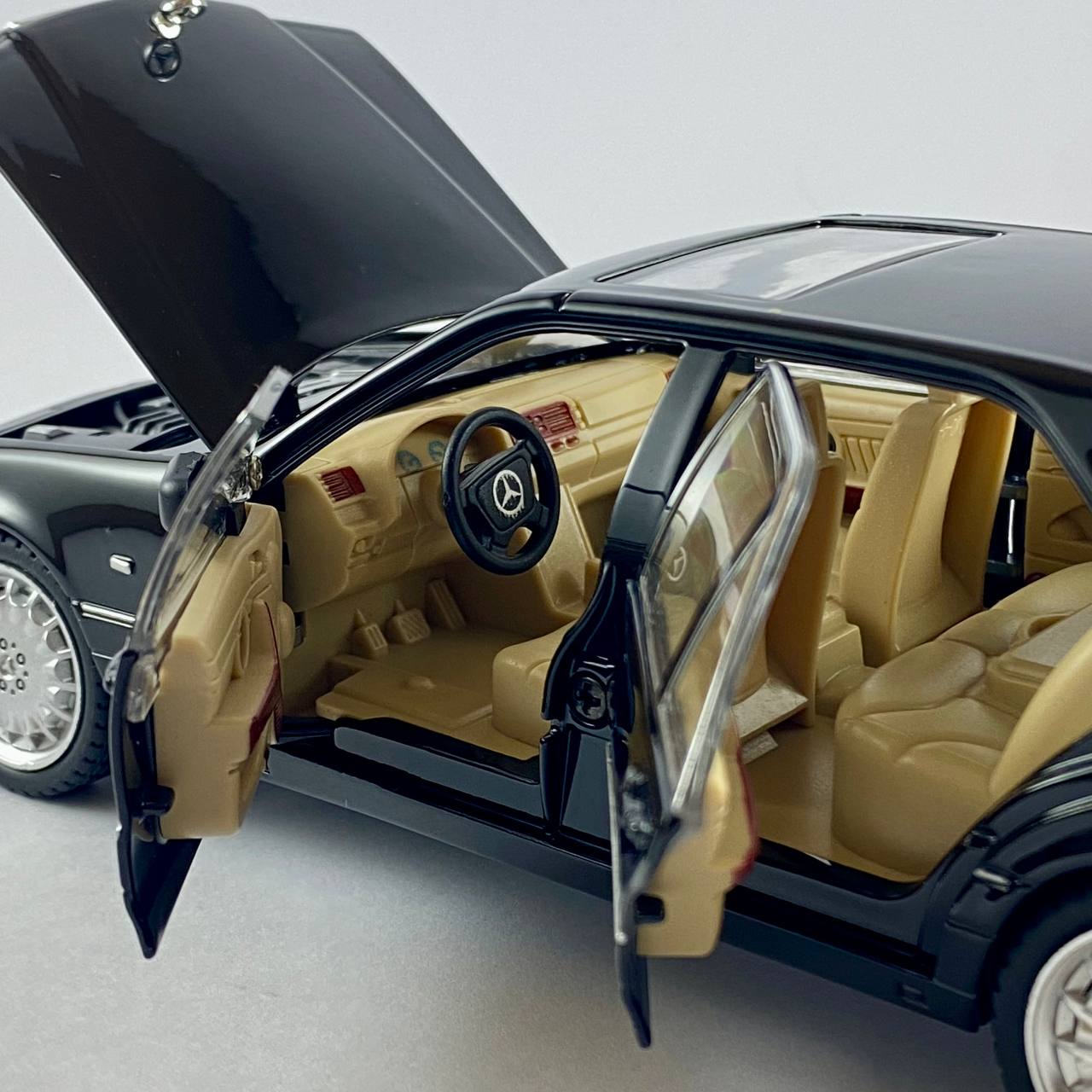 Mercedes-Benz S320 Classic Model Car – 1:24 Scale