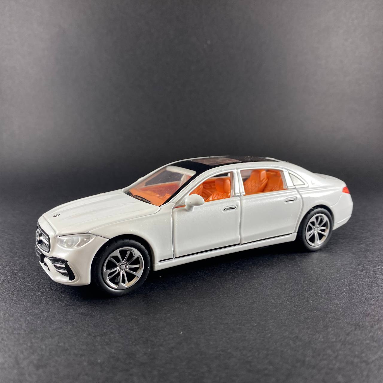 Mercedes-Benz E-Class Sport 1:32 Scale Die-Cast Model Car