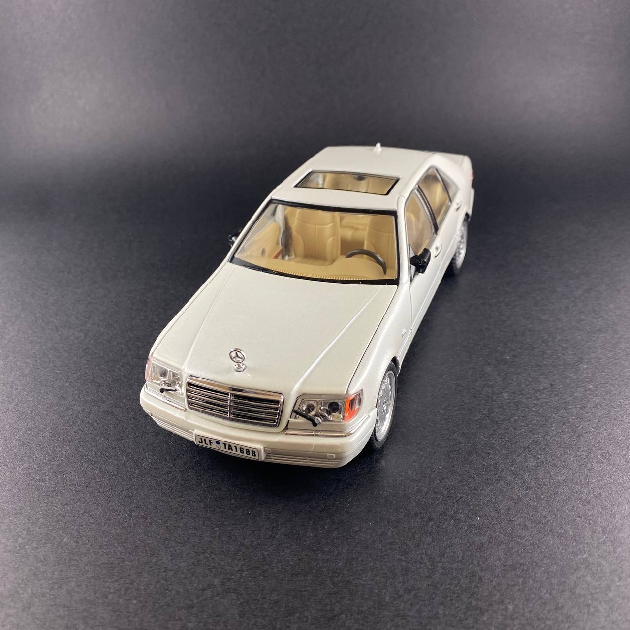 Mercedes-Benz S320 Classic Model Car – 1:24 Scale