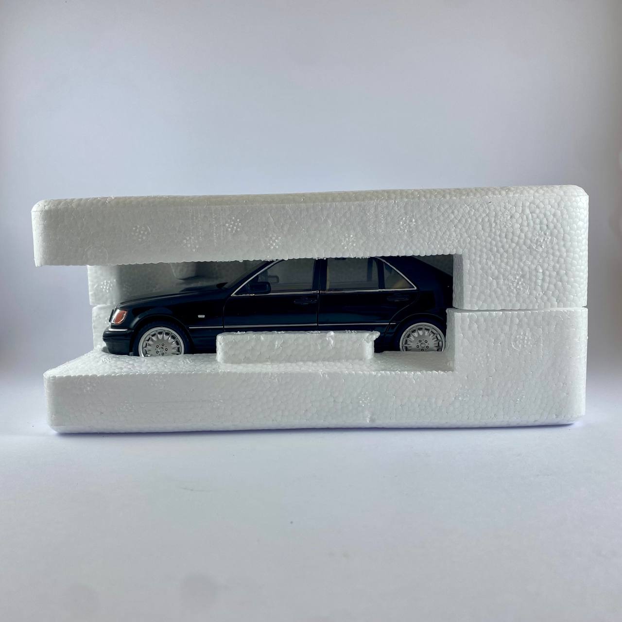 Mercedes-Benz S320 Classic Model Car – 1:24 Scale