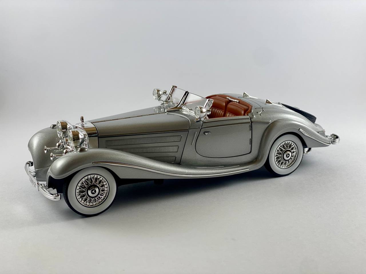 Mercedes Classic 500K 1:24 Scale Die-Cast Model Car
