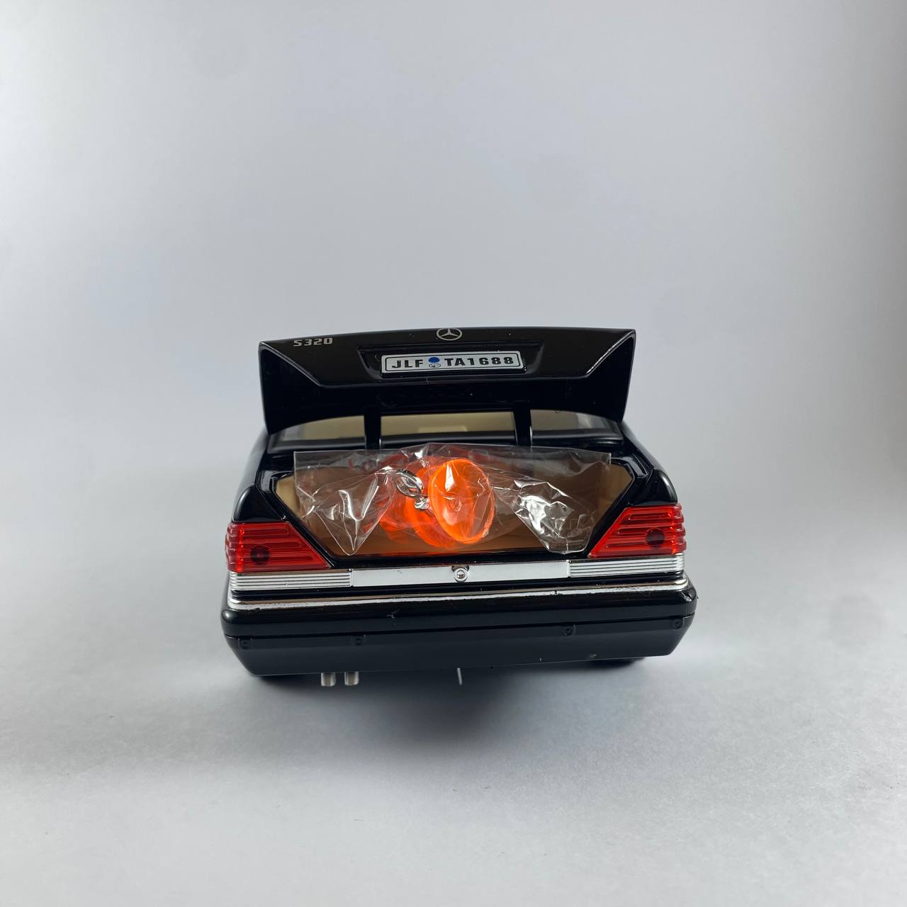 Mercedes-Benz S320 Classic Model Car – 1:24 Scale