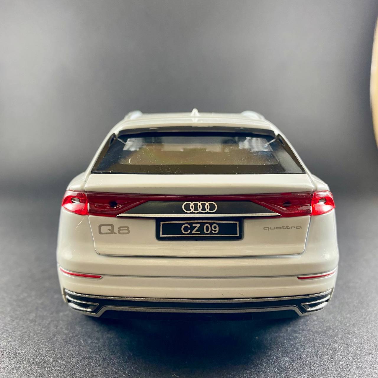 Audi Q8 1:24 Scale Die-Cast Model Car