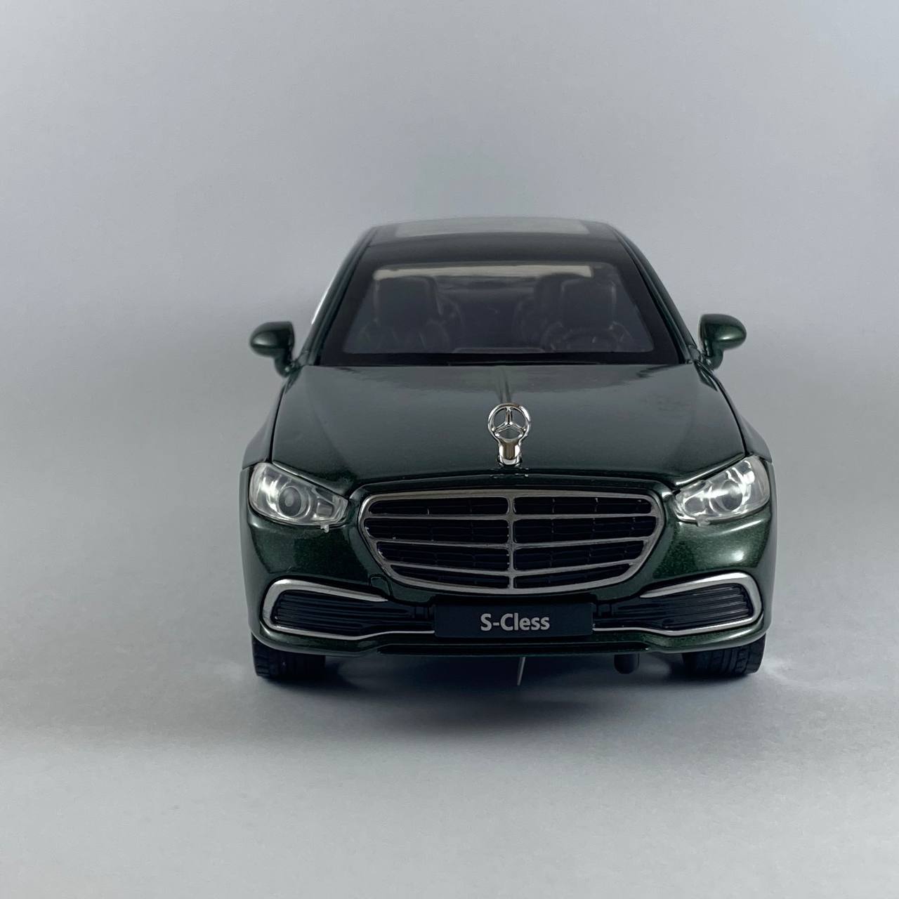 Mercedes-Benz S-Class 1:24 Scale Die-Cast Model Car