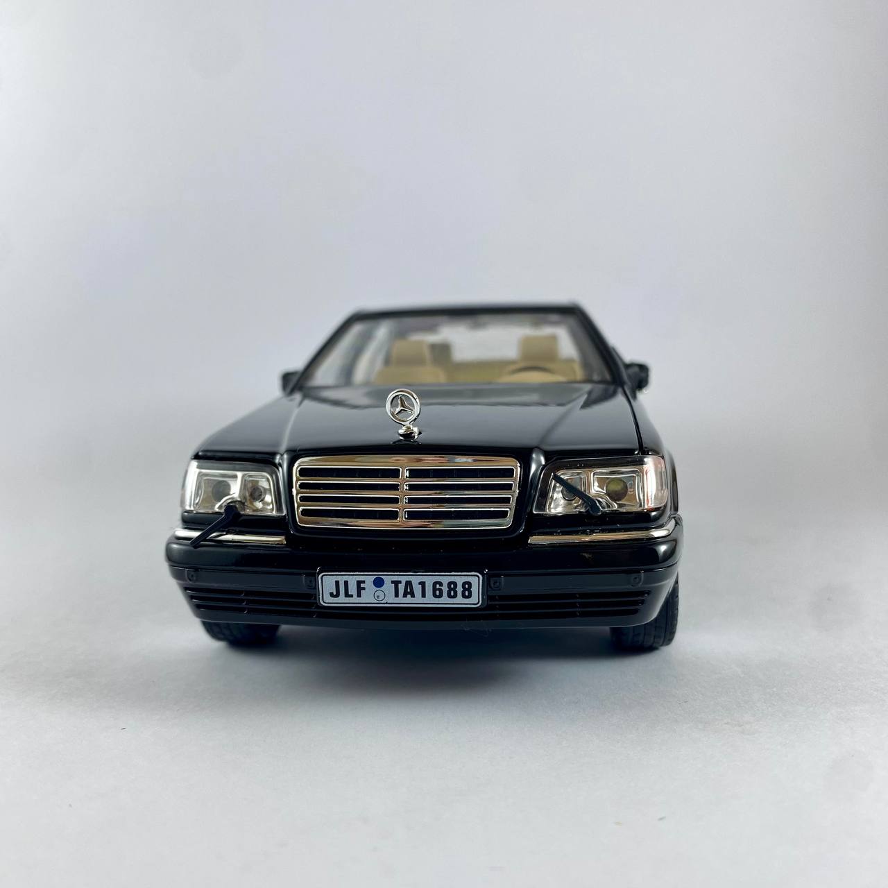 Mercedes-Benz S320 Classic Model Car – 1:24 Scale