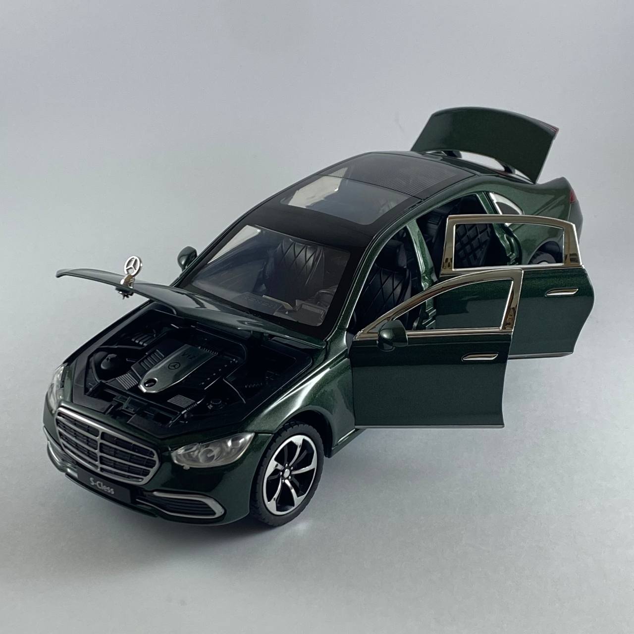 Mercedes-Benz S-Class 1:24 Scale Die-Cast Model Car