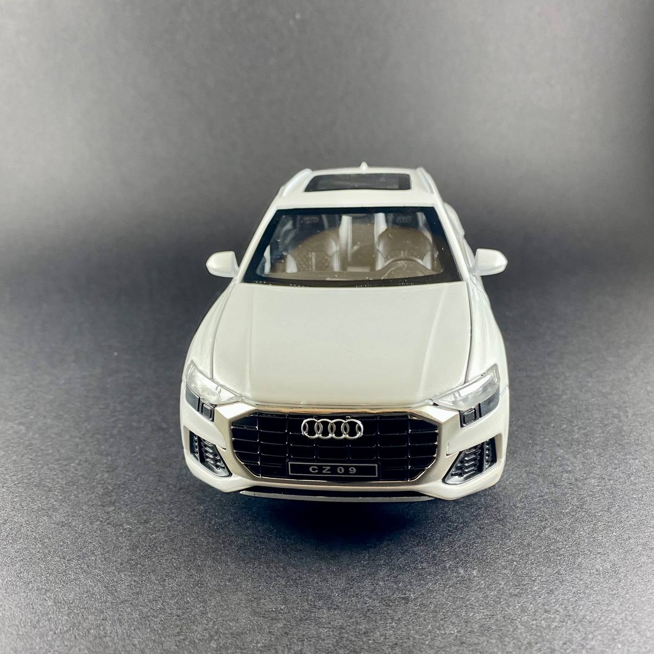 Audi Q8 1:24 Scale Die-Cast Model Car