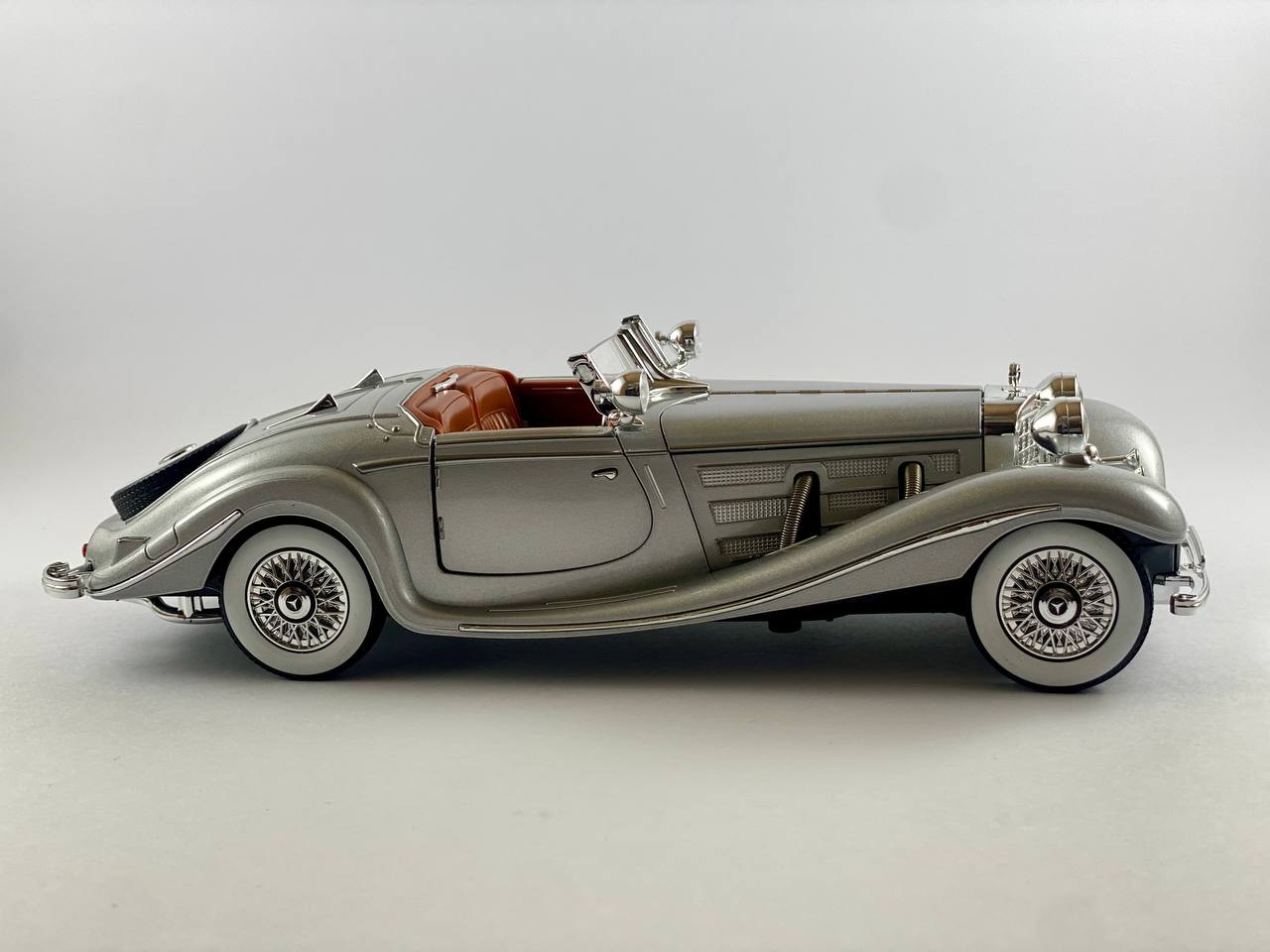 Mercedes Classic 500K 1:24 Scale Die-Cast Model Car