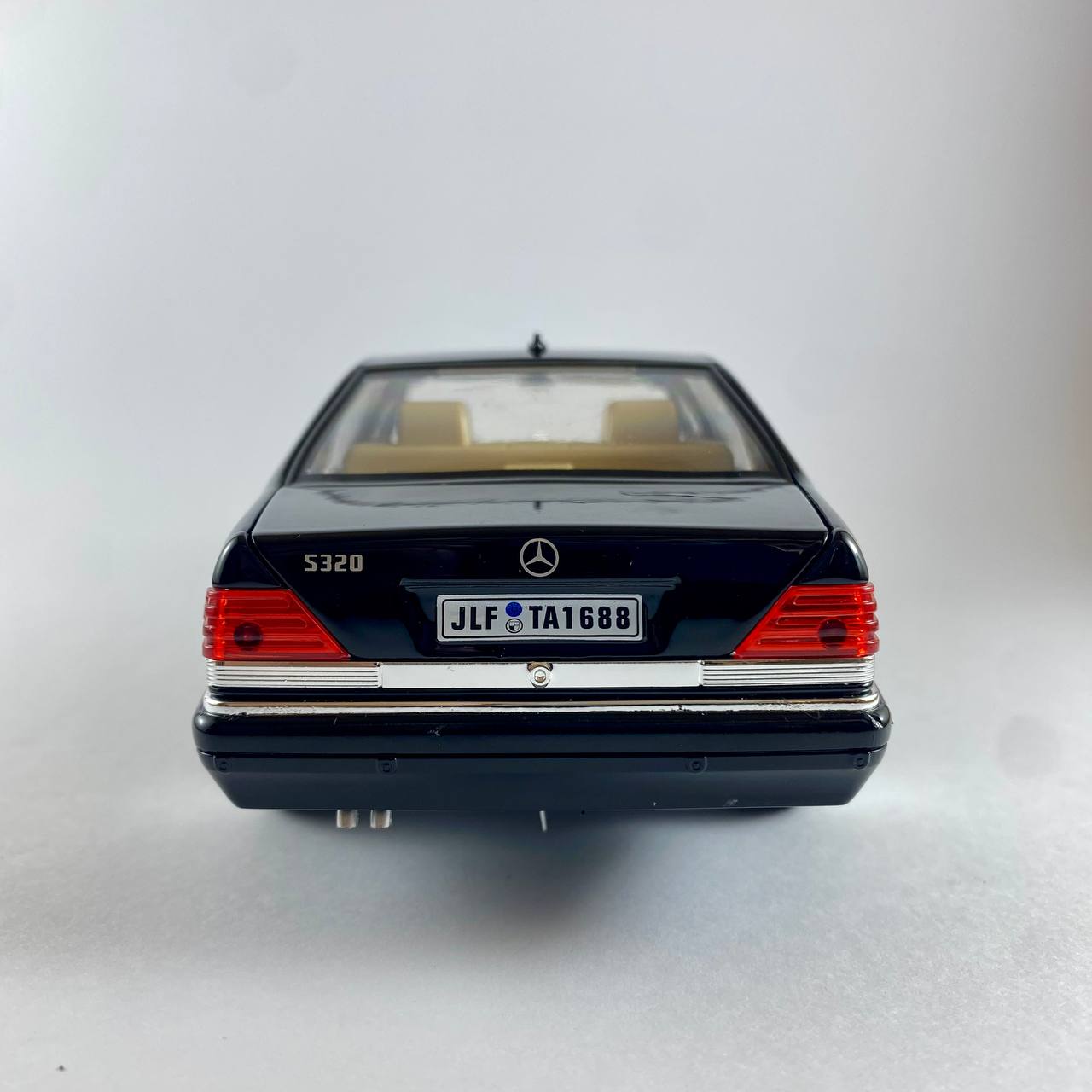 Mercedes-Benz S320 Classic Model Car – 1:24 Scale