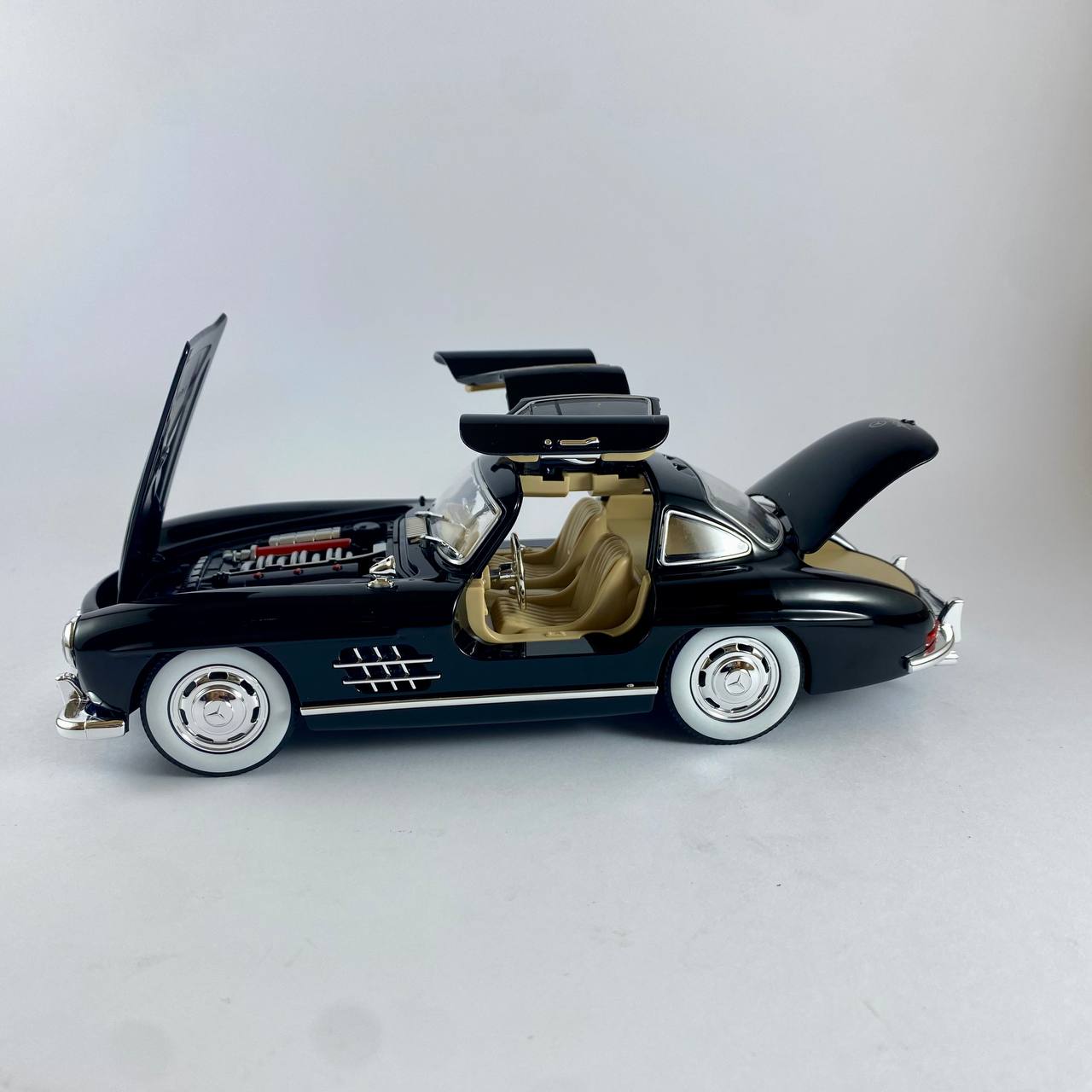 Mercedes-Benz 300SL 1:24 Scale Die-Cast Model Car
