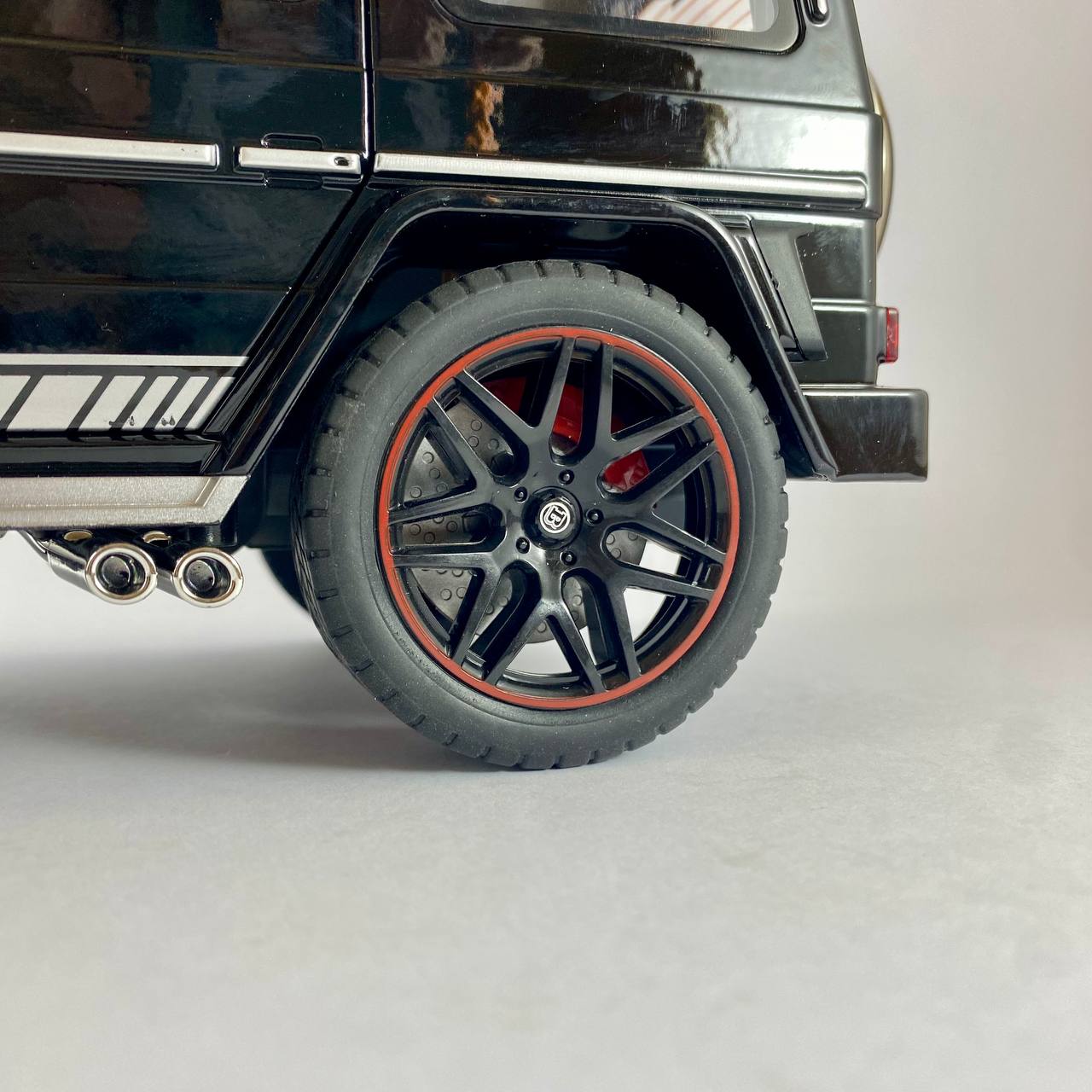 Mercedes-Benz BRABUS G800 1:18 Scale Die-Cast Model Car
