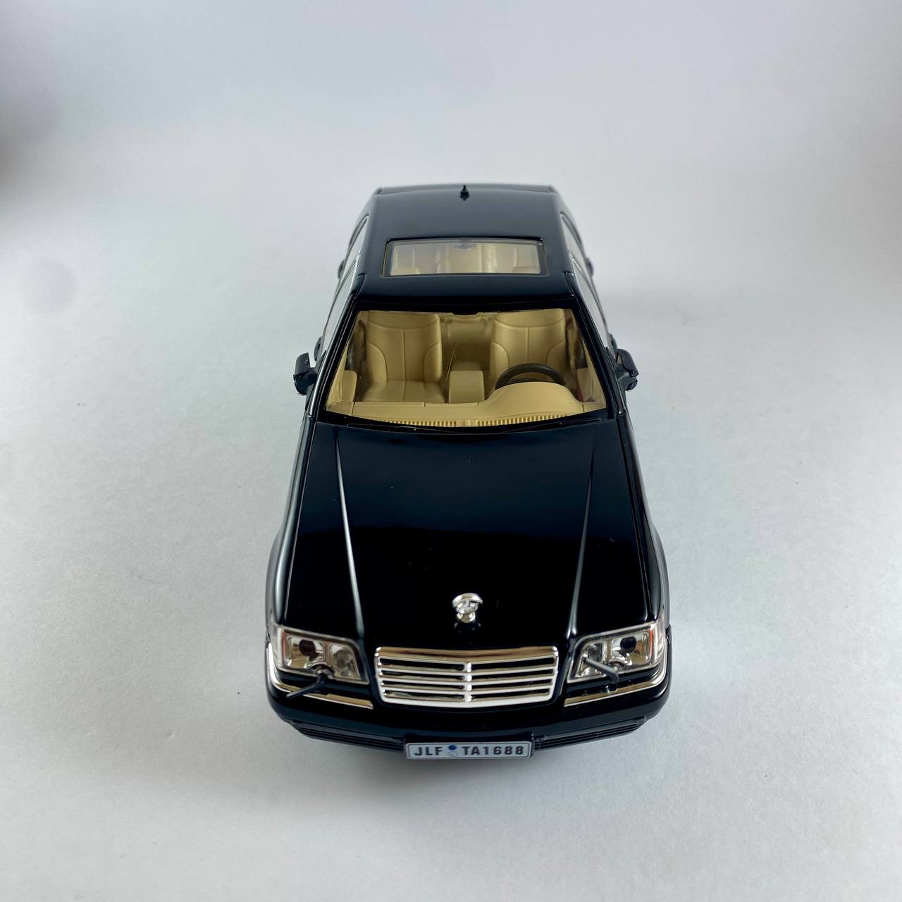 Mercedes-Benz S320 Classic Model Car – 1:24 Scale