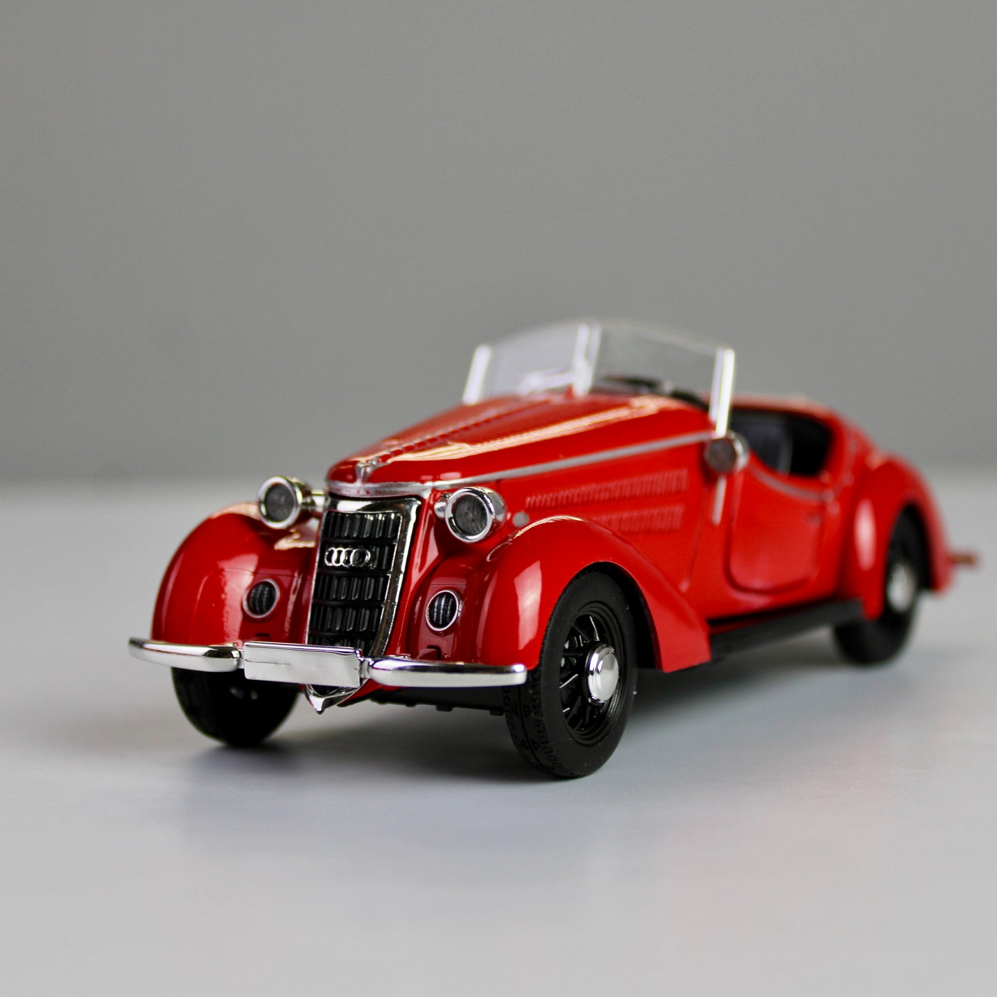 Audi Rover W25K Roadster Diecast Model – Classic Car (1:32)