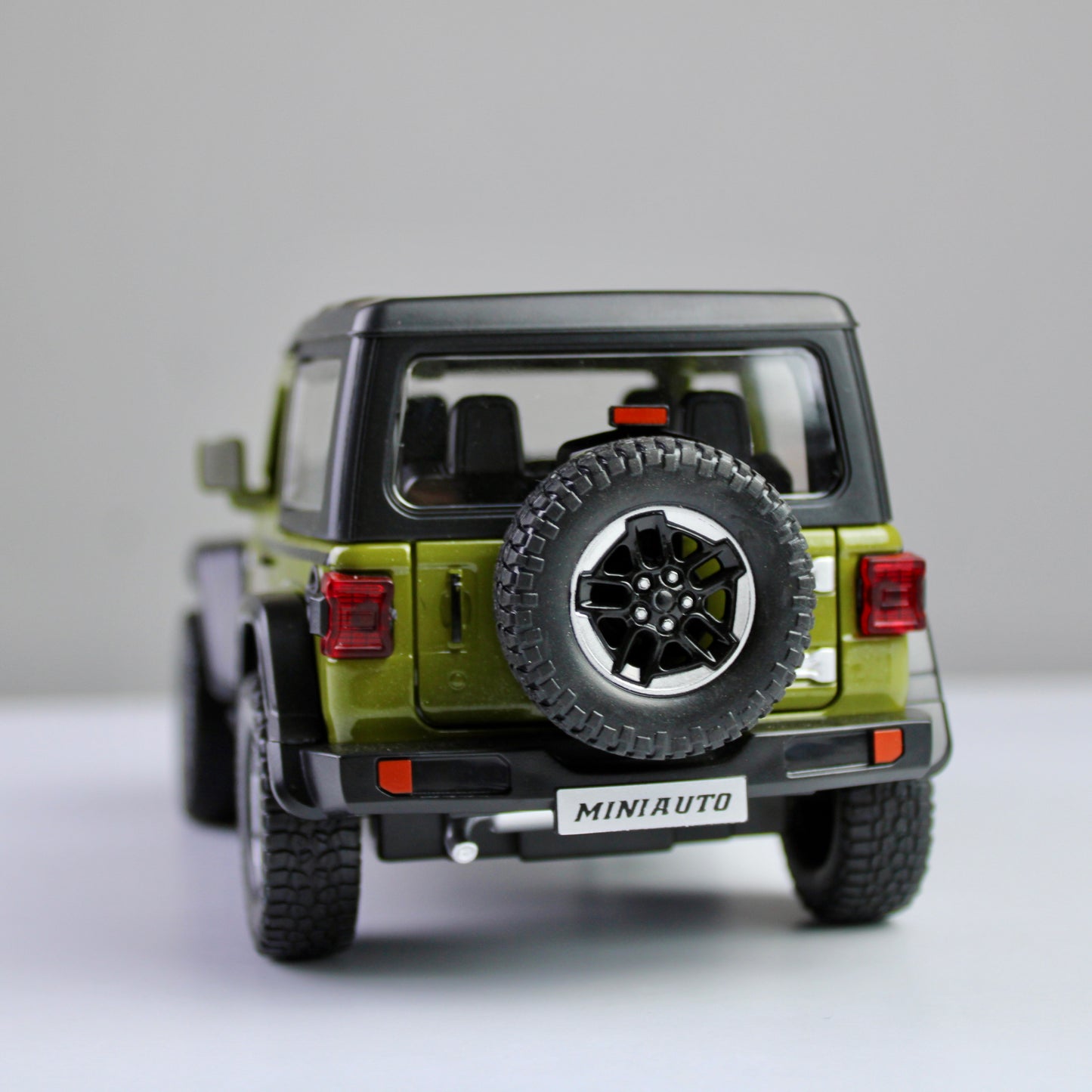 Jeep Wrangler Rubicon 1941 1:24 Die-Cast Model Car