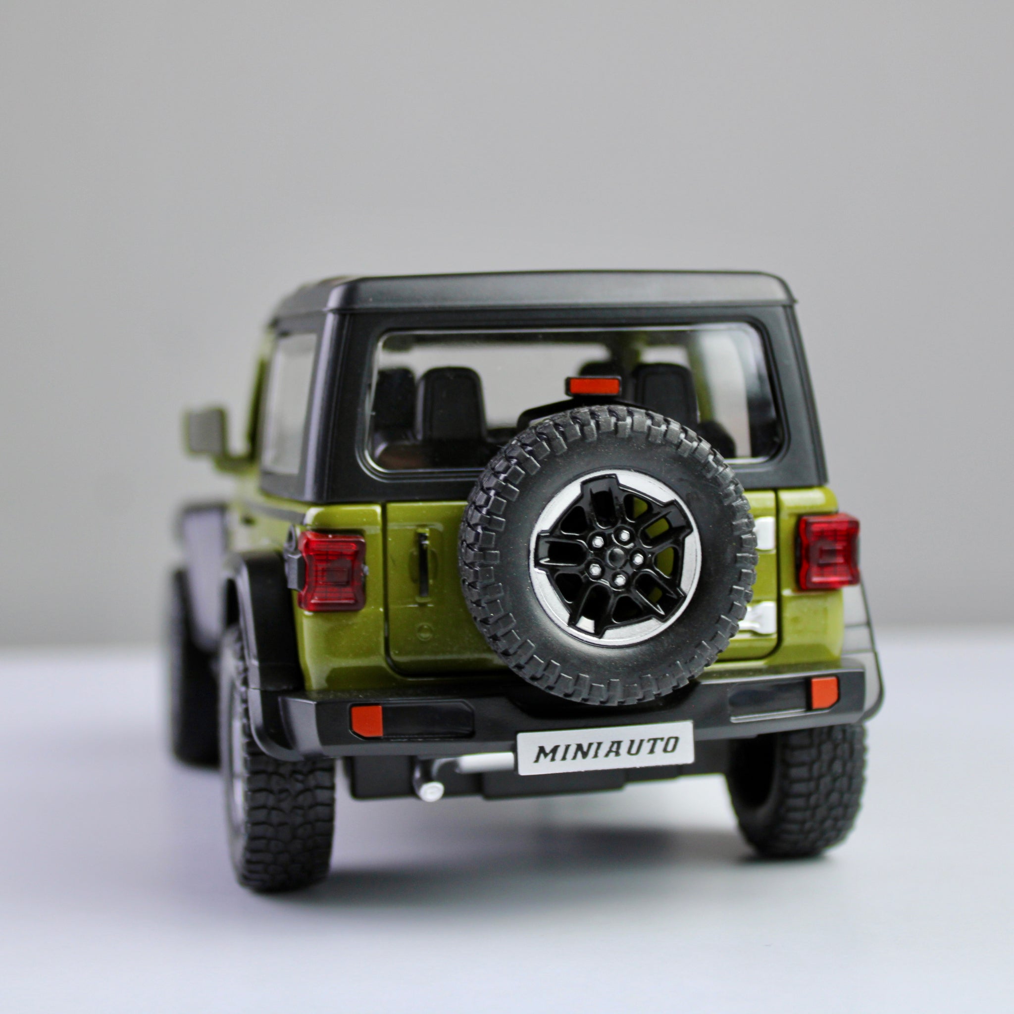 Jeep Wrangler Rubicon 1941 1:24 Die-Cast Model Car