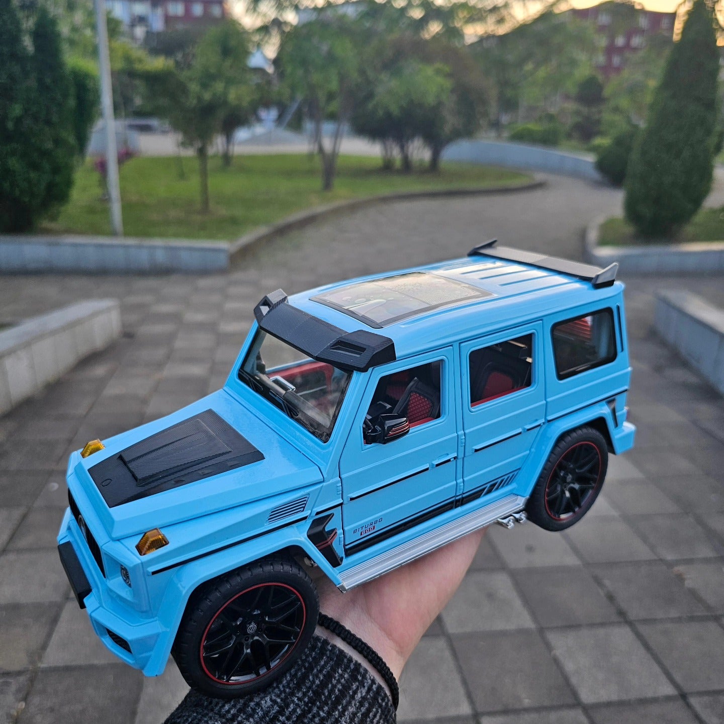 Mercedes-Benz G800 (Brabus) Diecast Model – 1:18 Scale (Magnificent Reach)