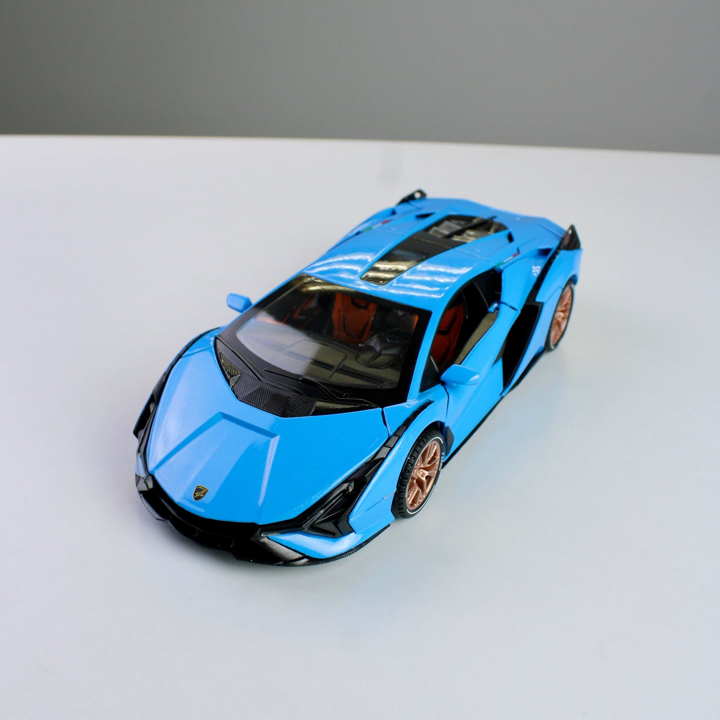 Lamborghini Sian FKP 37 Diecast Model – Luxury Supercar Replica (1:24)