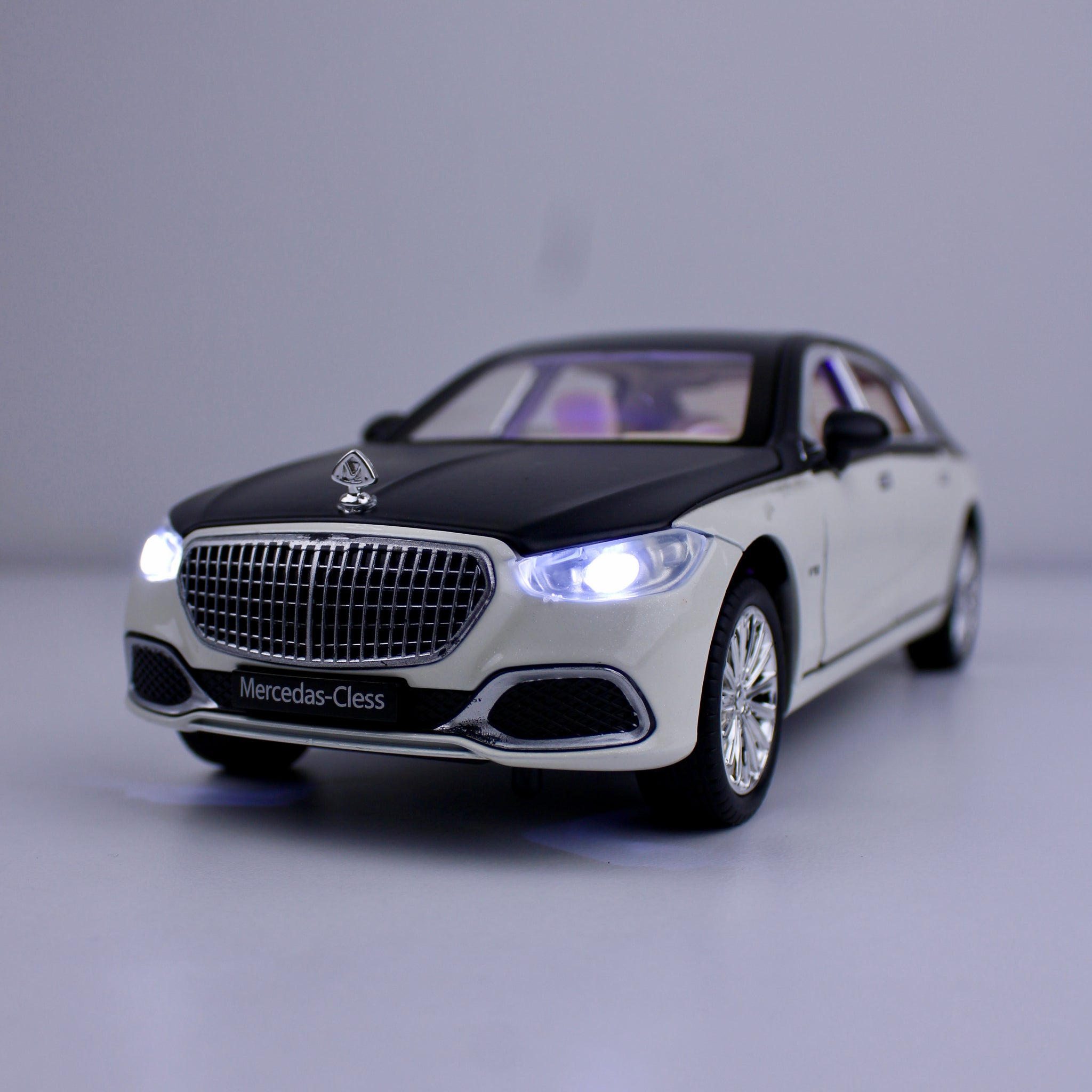 نموذج سيارة مرسيدس مايباخ 5680 المصبوبة – سيارة فاخرة (بمقياس 1:24)