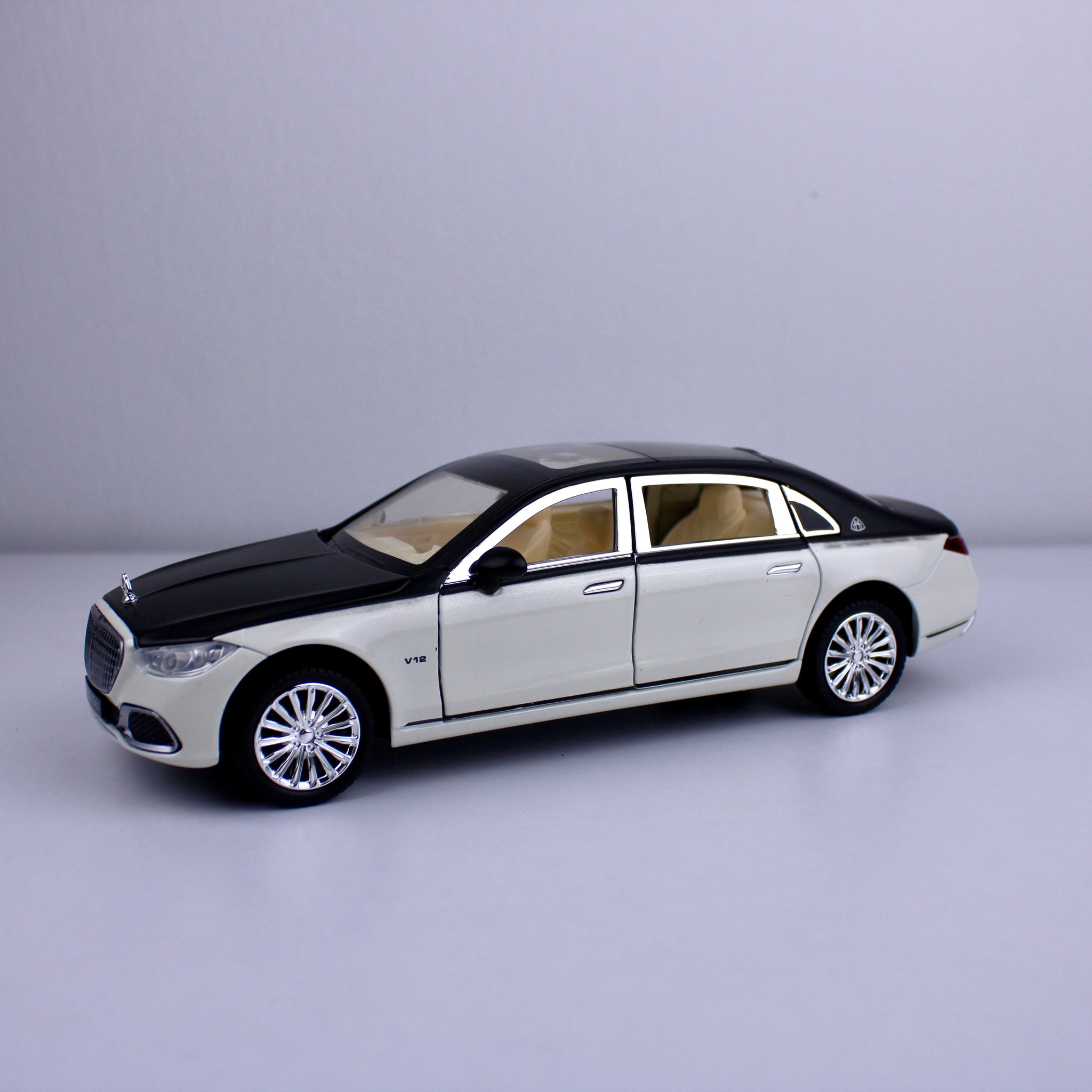 نموذج سيارة مرسيدس مايباخ 5680 المصبوبة – سيارة فاخرة (بمقياس 1:24)