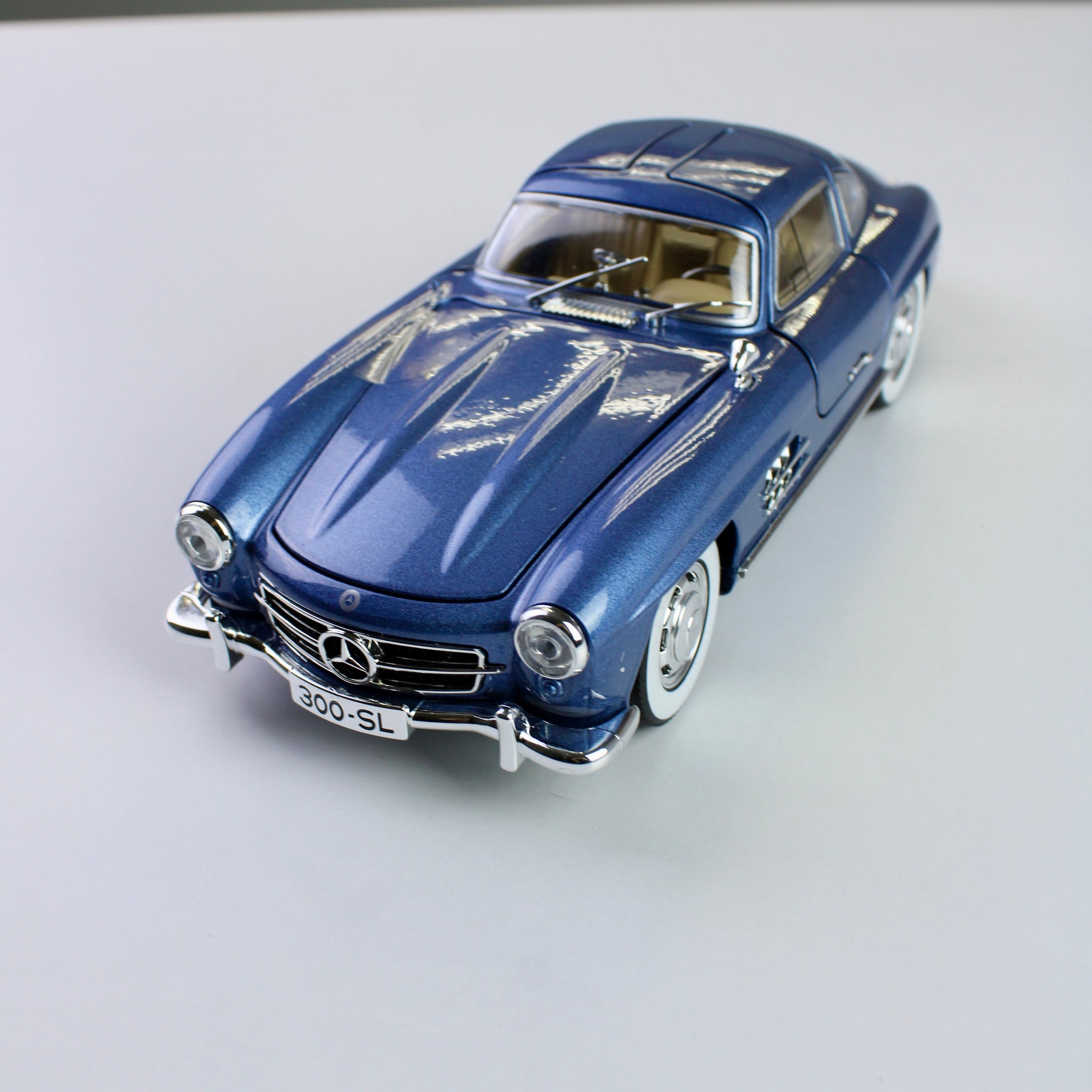 Mercedes-Benz 300SL Diecast Model – 1:24 Scale