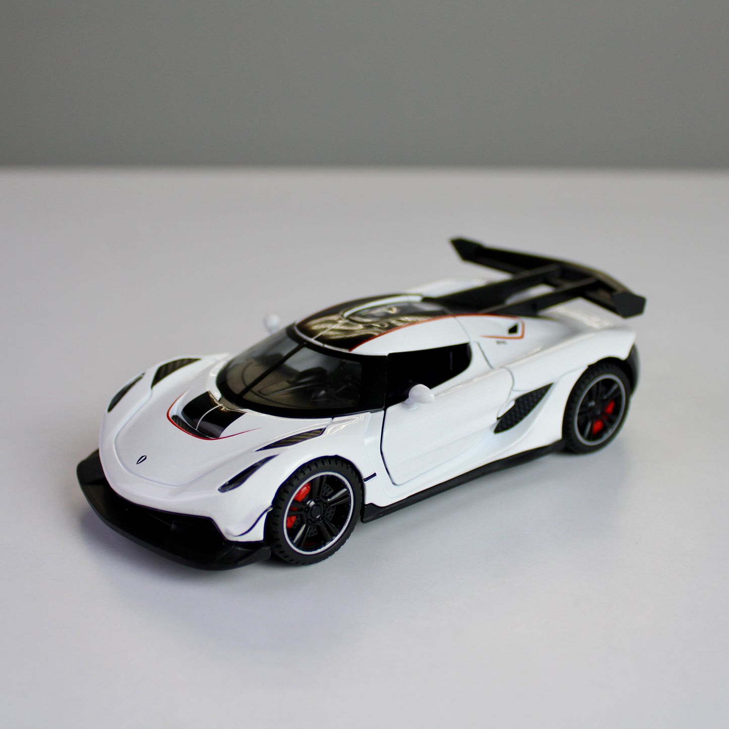 Koenigsegg Jesko 1:32 Diecast Model