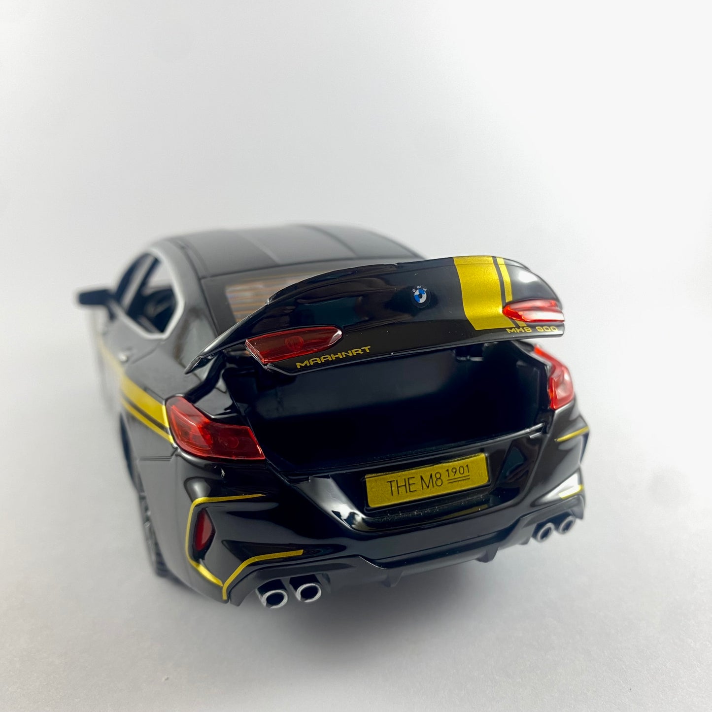 BMW MH8 800 Die-Cast Model Car 1:24 Scale