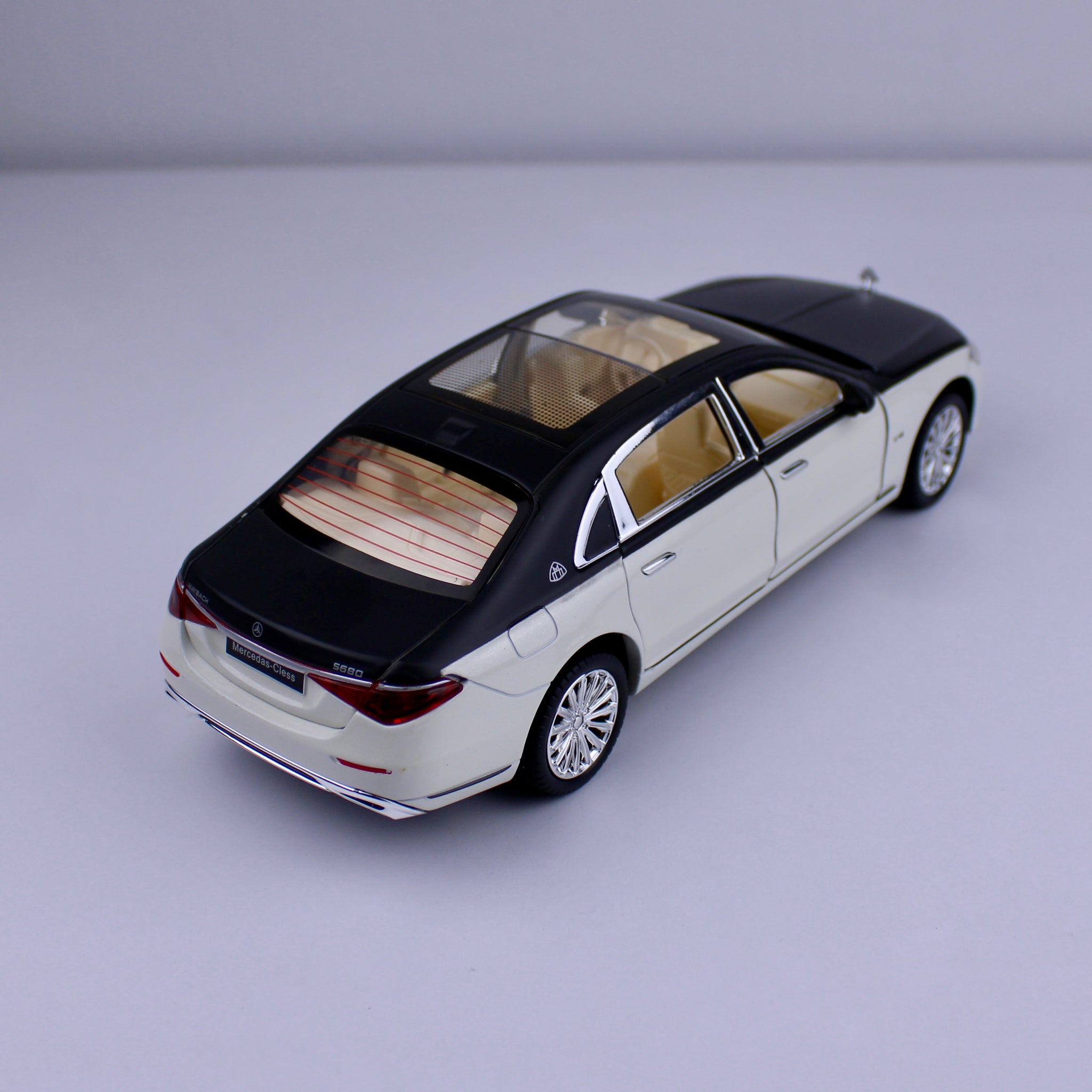 نموذج سيارة مرسيدس مايباخ 5680 المصبوبة – سيارة فاخرة (بمقياس 1:24)