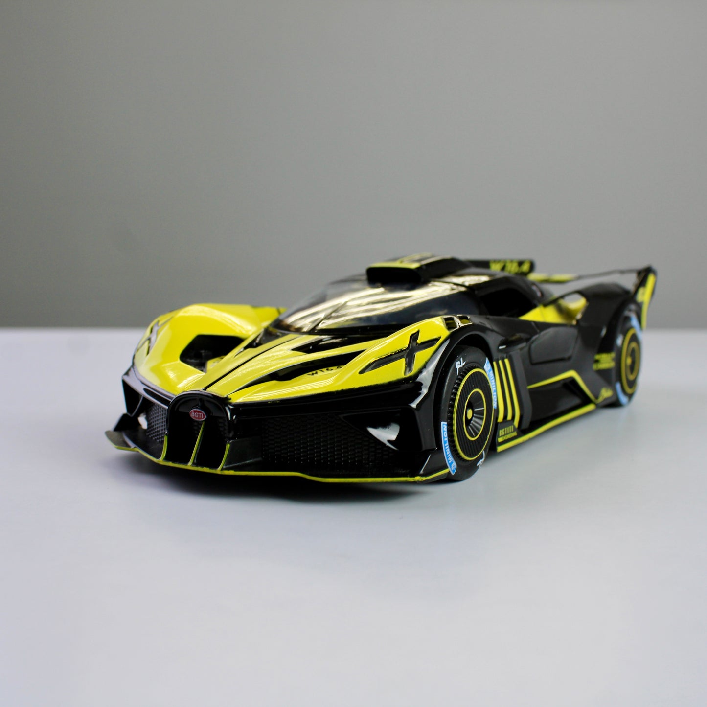 Bugatti Bolide Die-Cast Model – Sports Car (1:24)