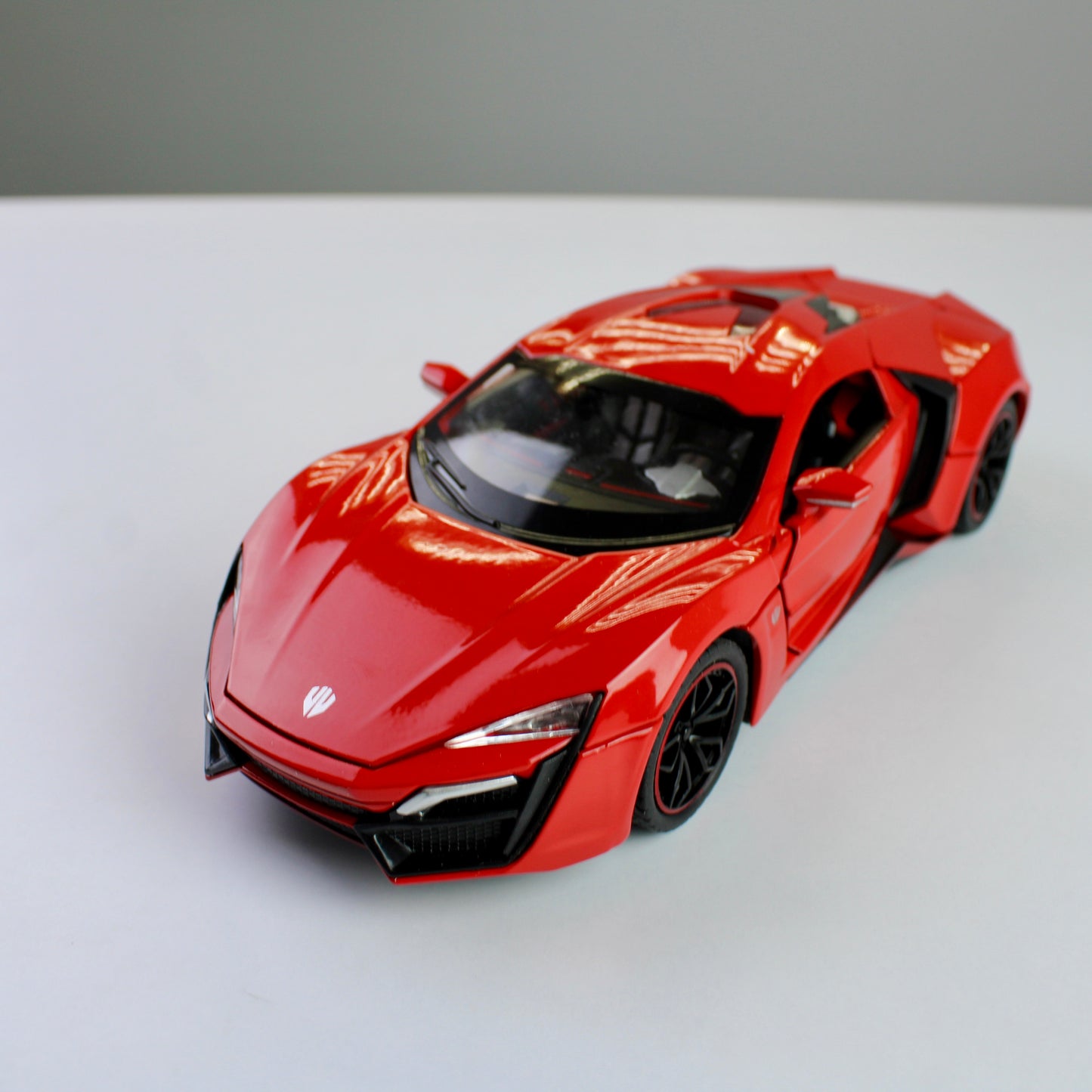 Lykan Hypersport Diecast Model – 1:24 Scale