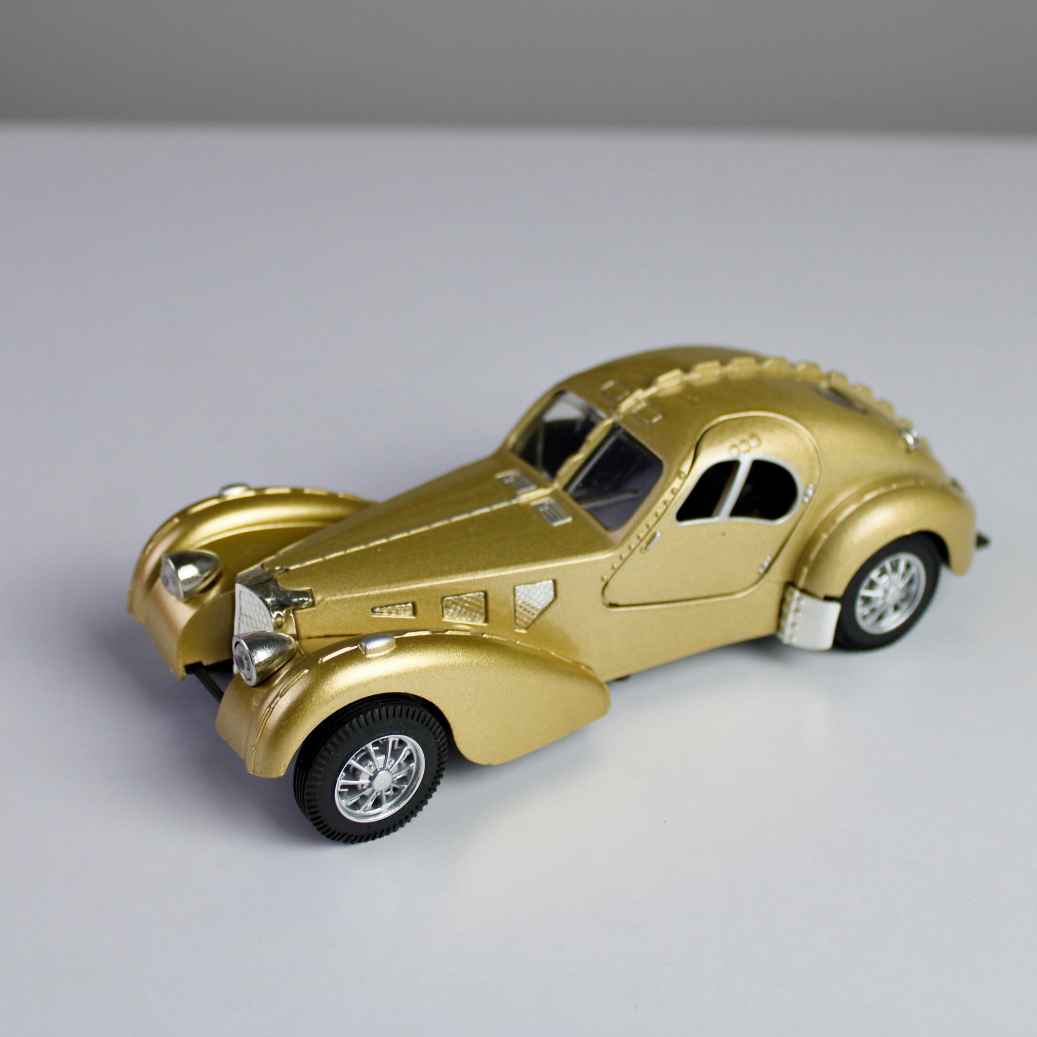 مجسم Bugatti 1936 – سيارة كلاسيكية بمقياس 1:28