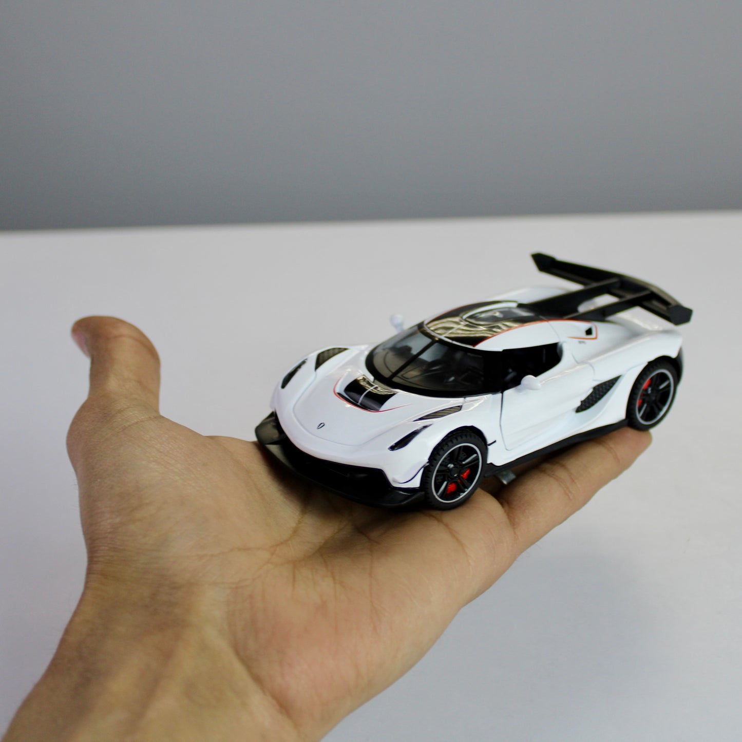 Koenigsegg Jesko 1:32 Diecast Model