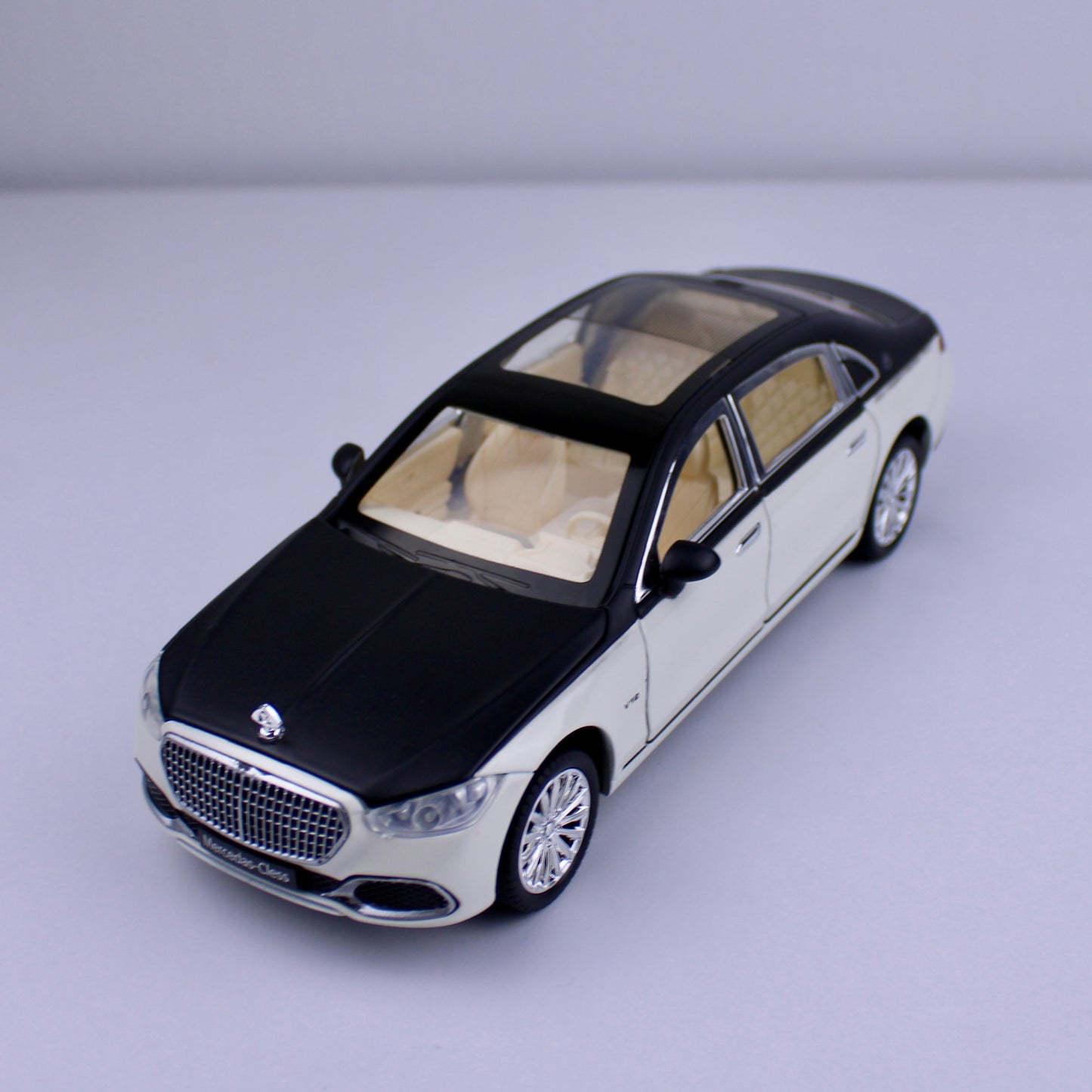 نموذج سيارة مرسيدس مايباخ 5680 المصبوبة – سيارة فاخرة (بمقياس 1:24)