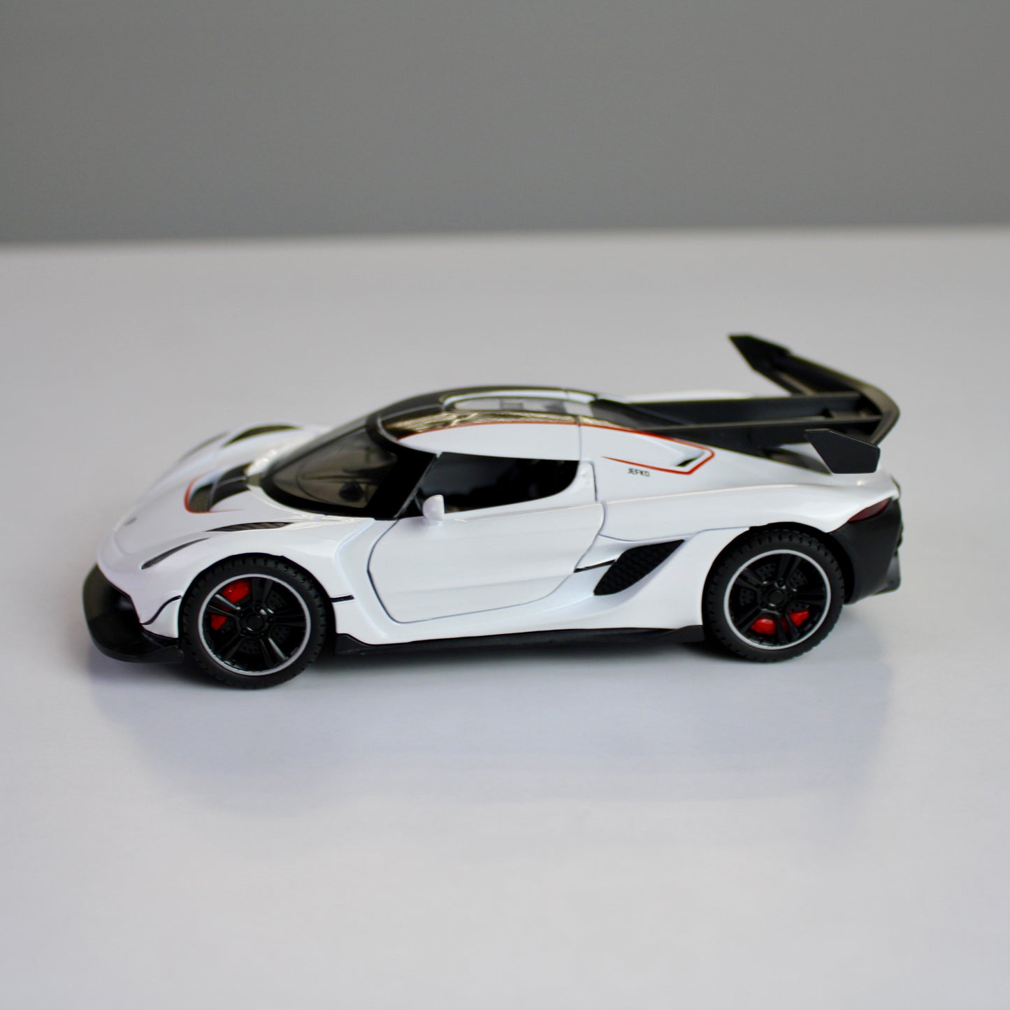 Koenigsegg Jesko 1:32 Diecast Model