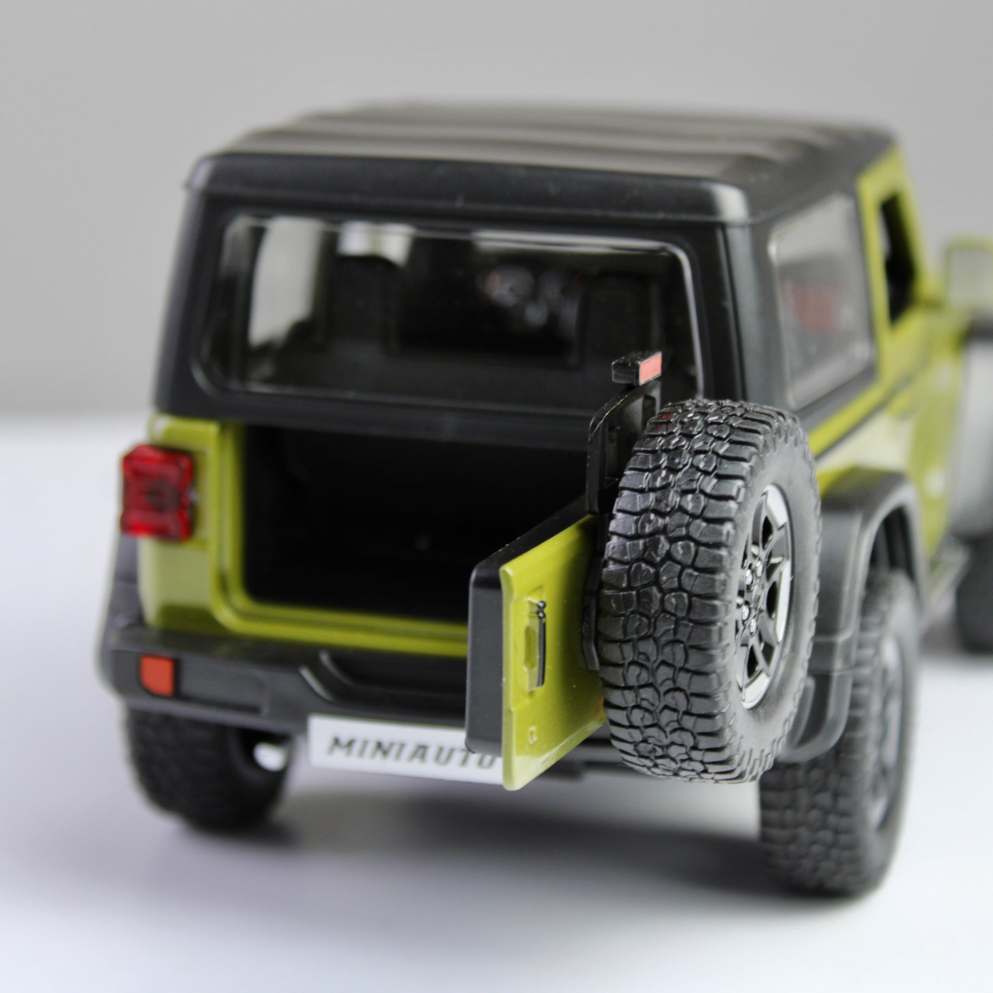 Jeep Wrangler Rubicon 1941 1:24 Die-Cast Model Car