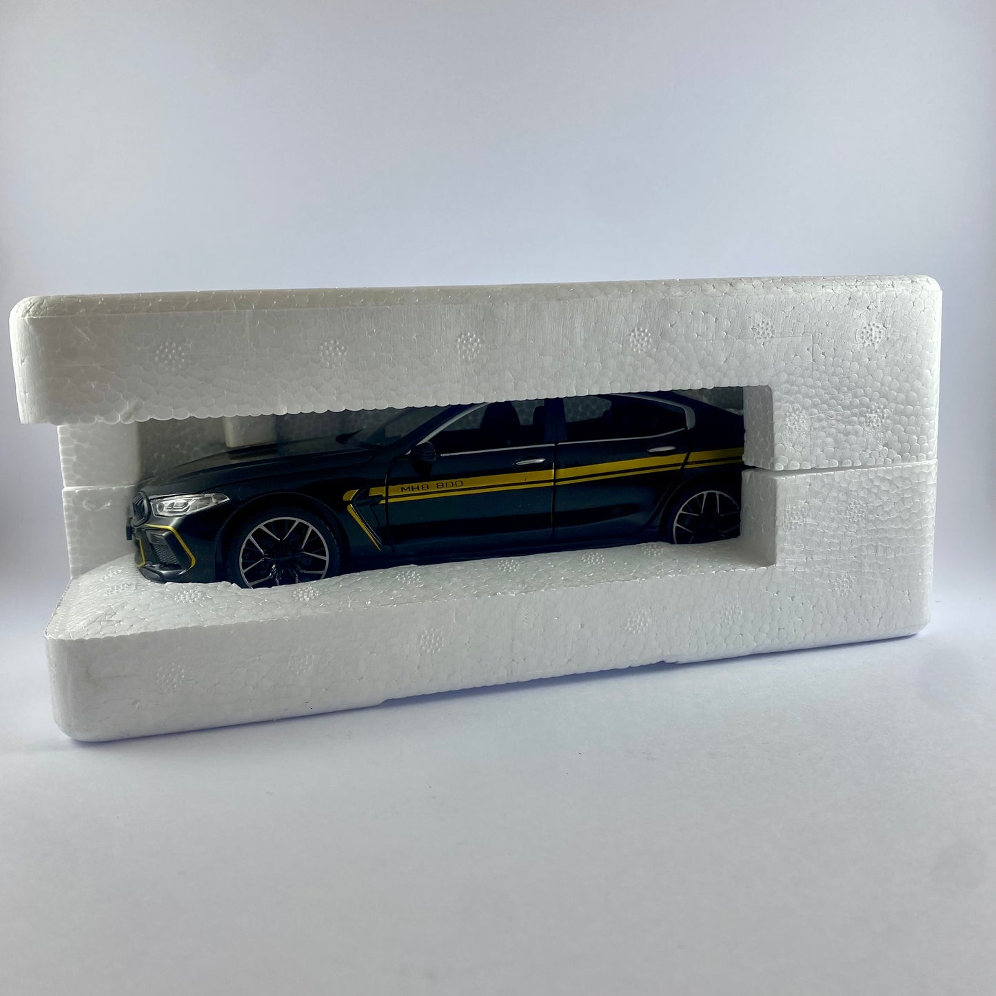 BMW MH8 800 Die-Cast Model Car 1:24 Scale