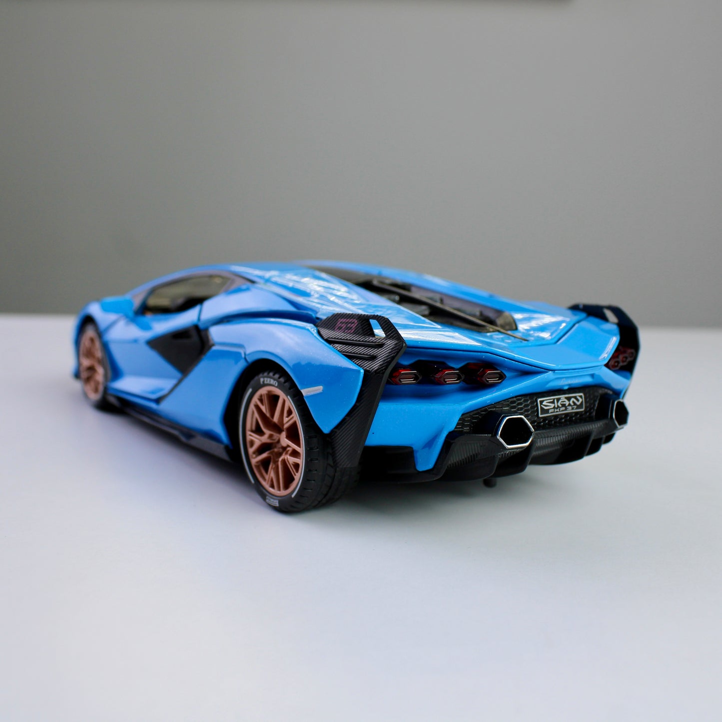 Lamborghini Sian FKP 37 Diecast Model – Luxury Supercar Replica (1:24)