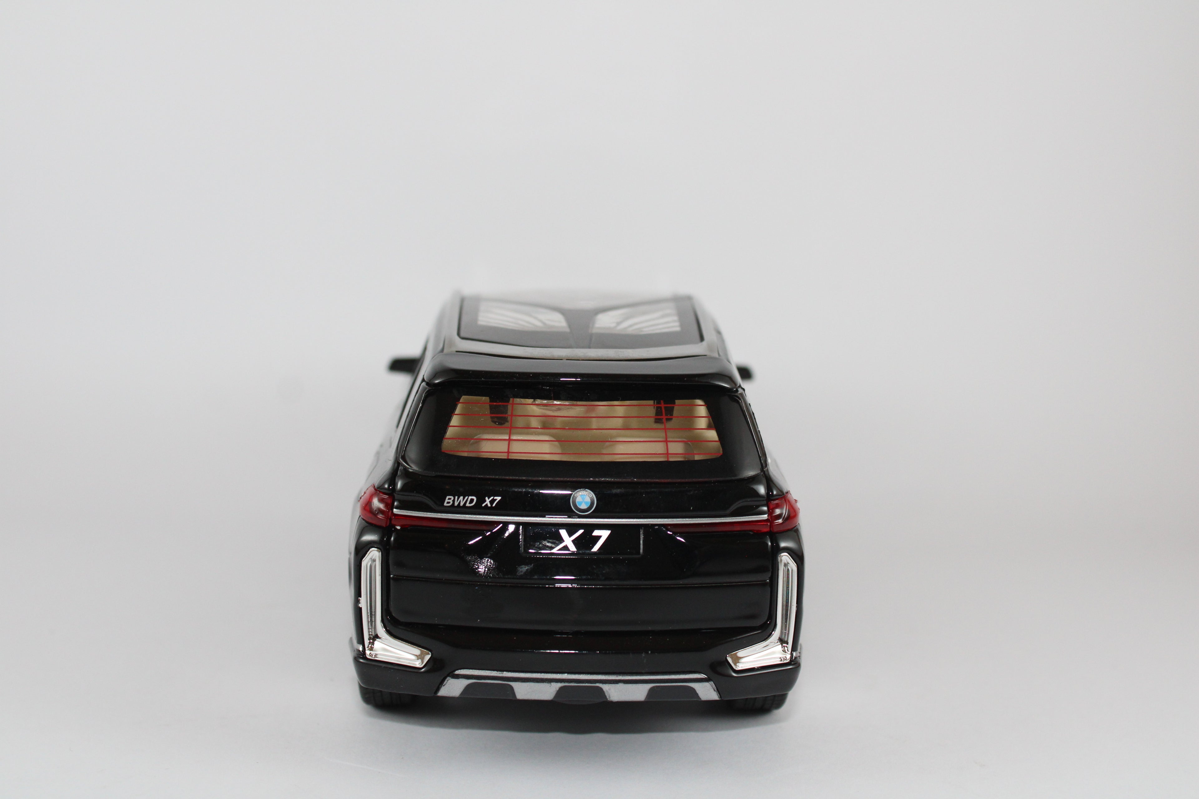 BMW X7 Die-Cast Model Car – 1:24 Scale