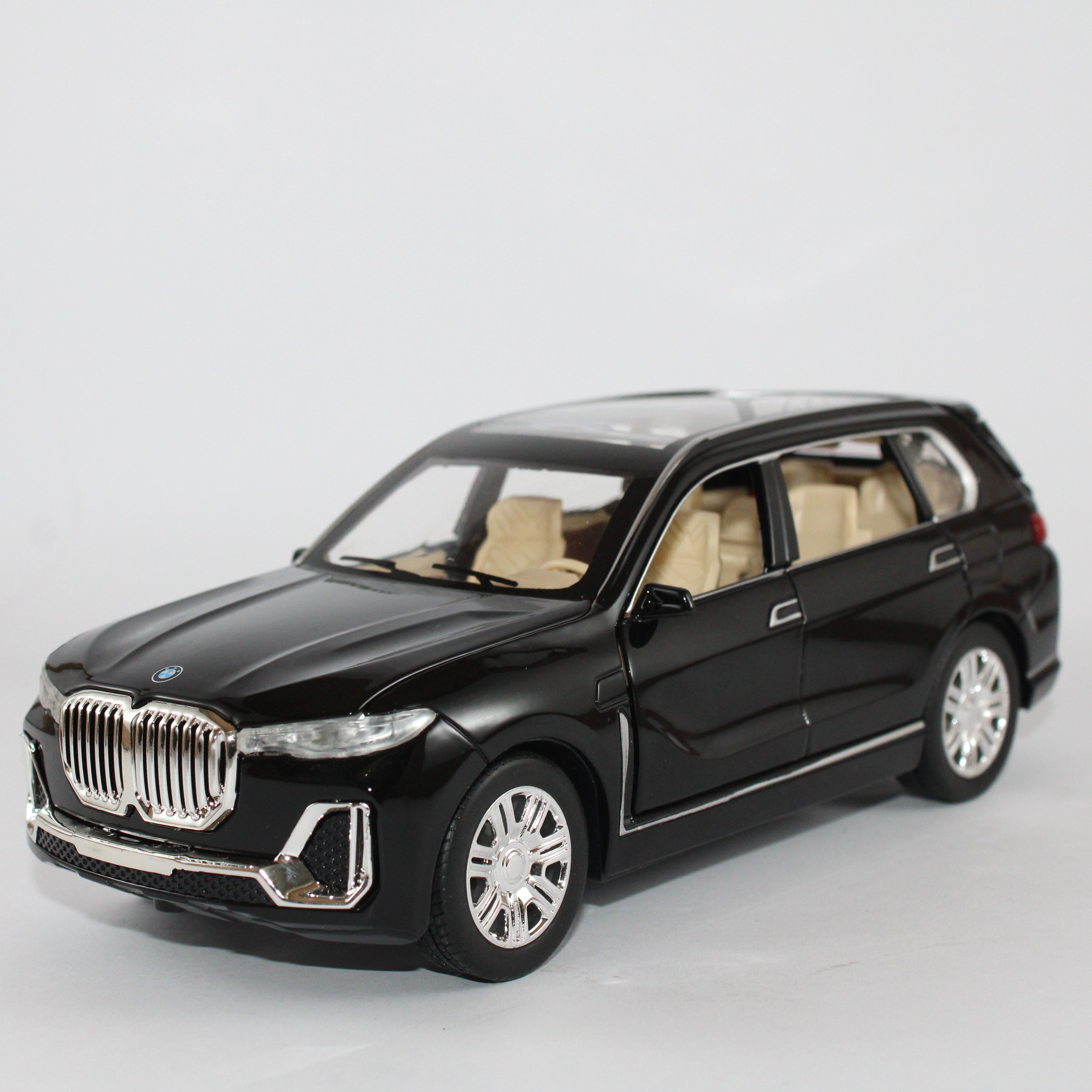 BMW X7 Die-Cast Model Car – 1:24 Scale