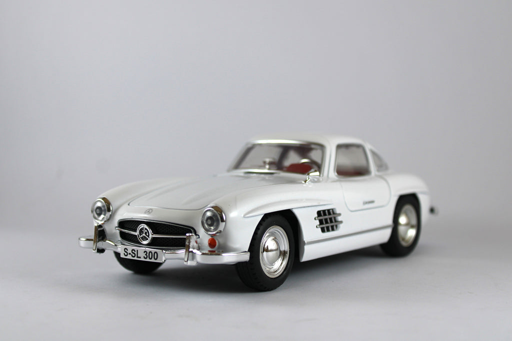 Mercedes-Benz 300SL 1:24 Die-Cast Model
