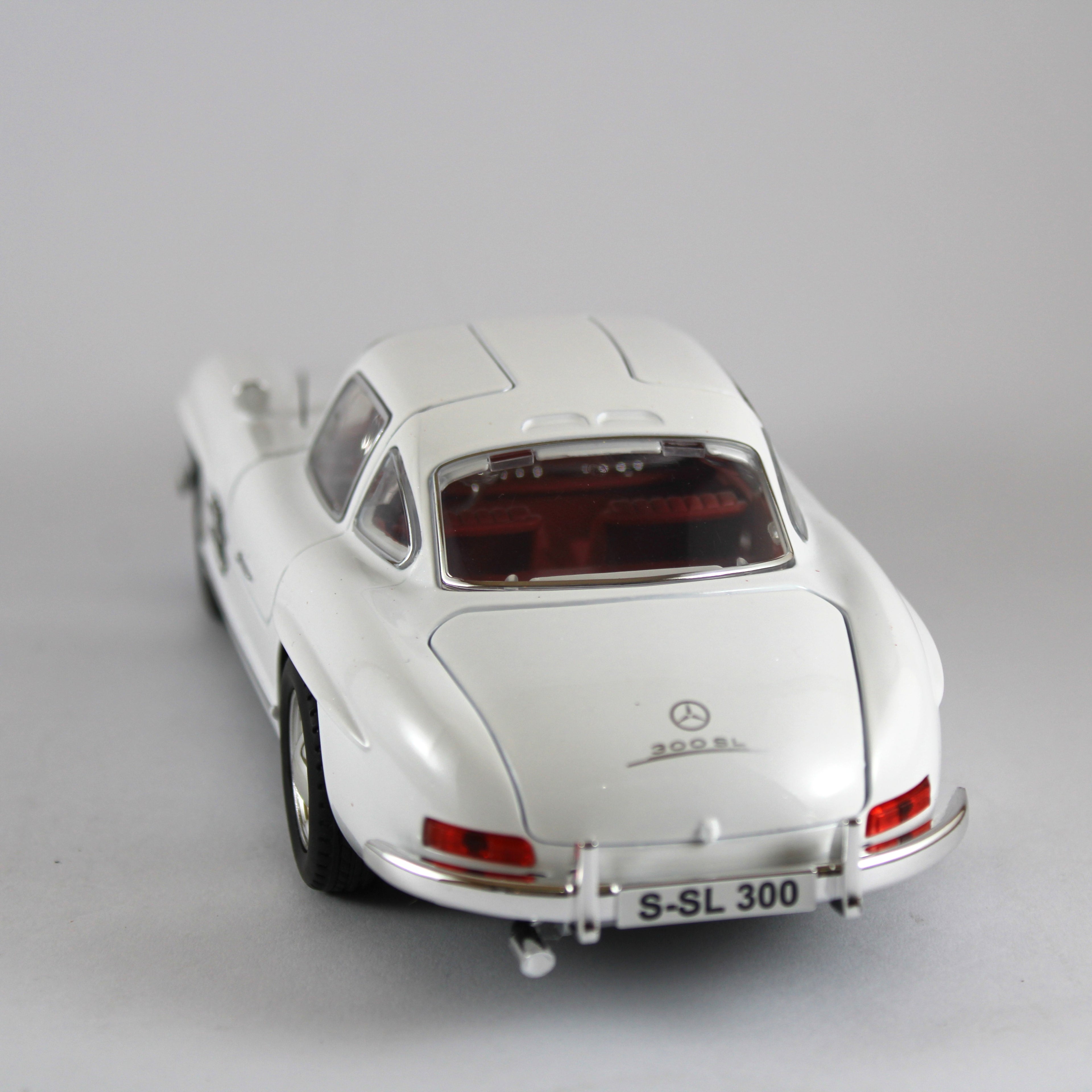 Mercedes-Benz 300SL 1:24 Die-Cast Model
