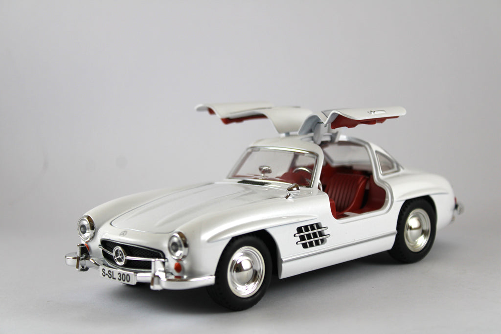 Mercedes-Benz 300SL 1:24 Die-Cast Model