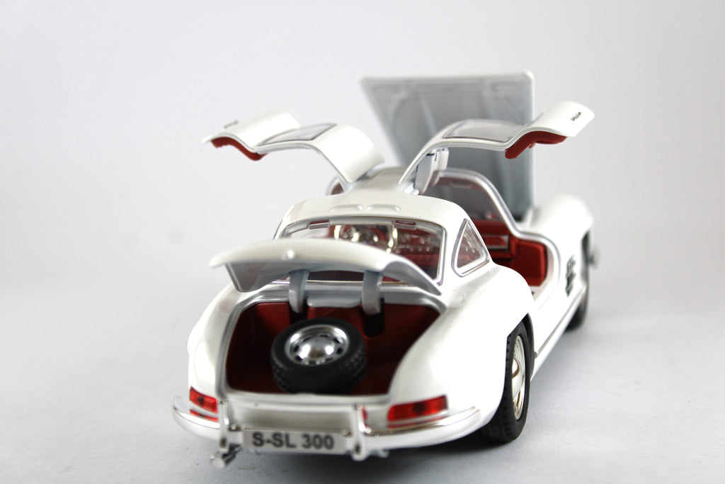 Mercedes-Benz 300SL 1:24 Die-Cast Model